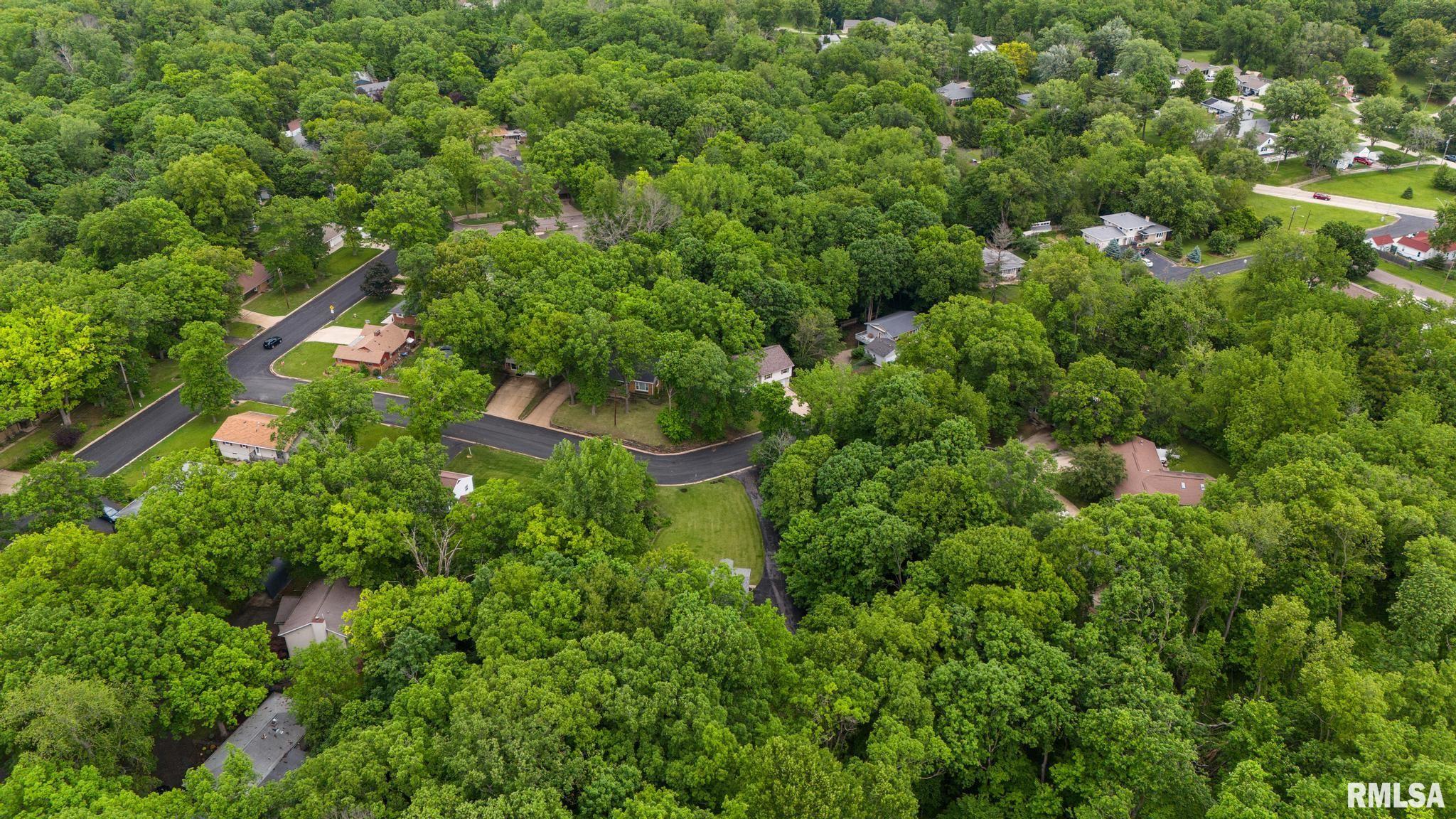 102 BITTERSWEET Lane East Peoria IL