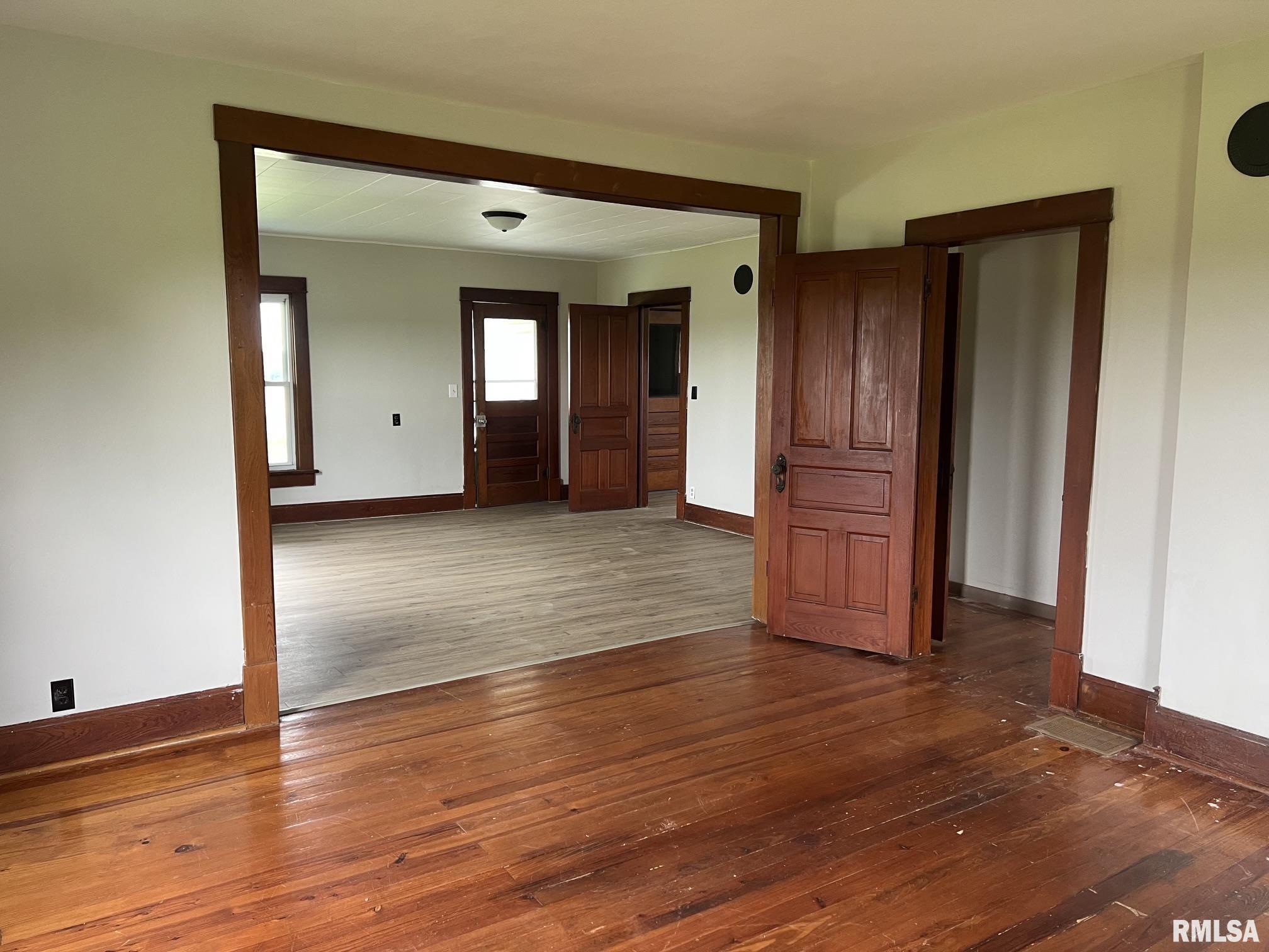 321 N County Road 1200 West Point IL