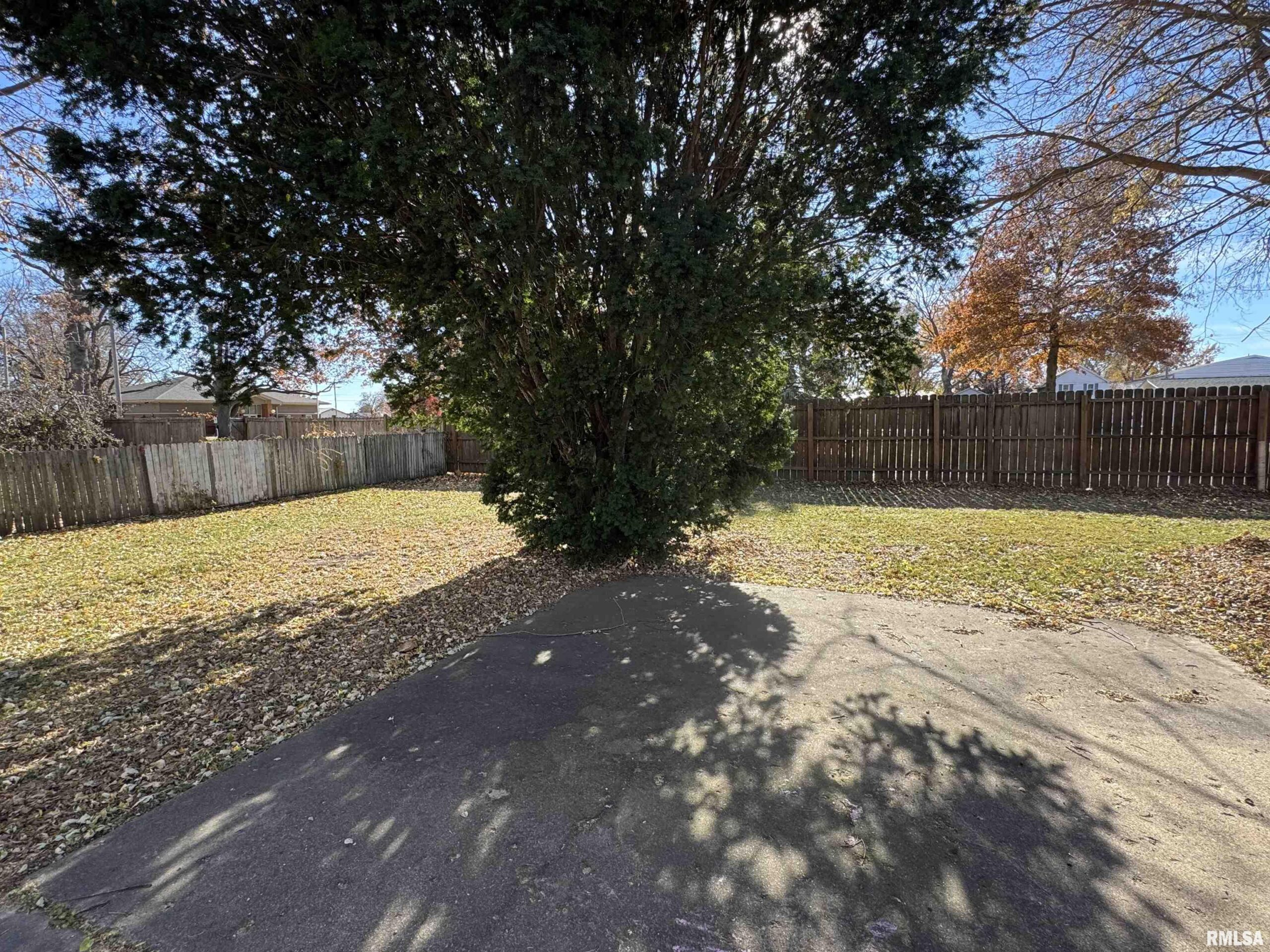 110 E BISHOP Street Yates City IL