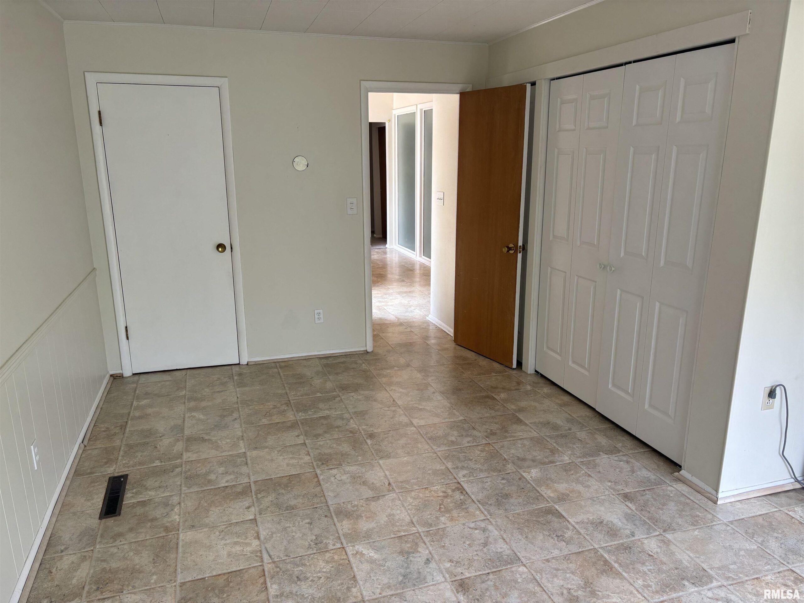 1329 W HOLLY HEDGES Drive Peoria IL