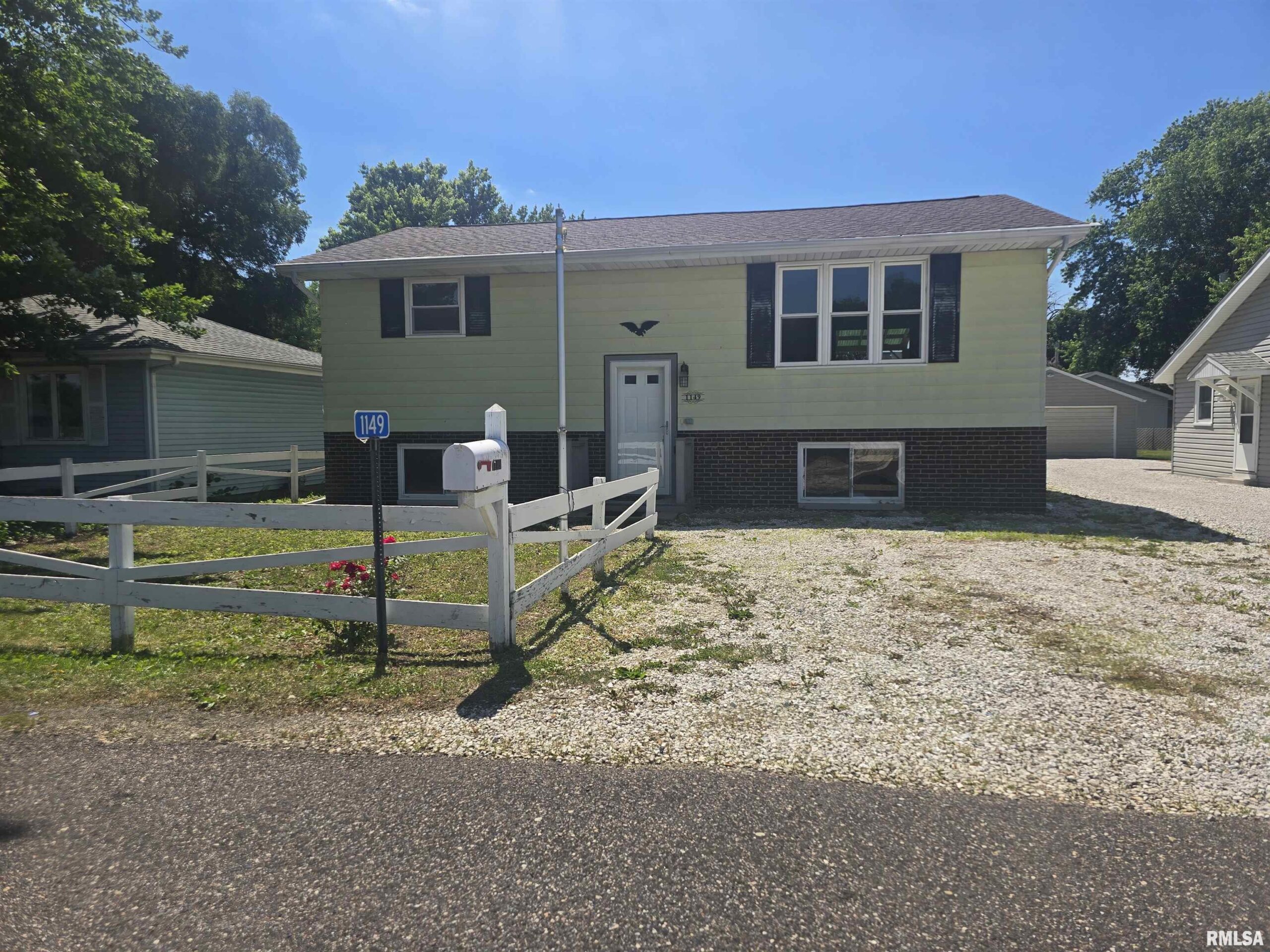 1149 PERRY Street East Peoria IL