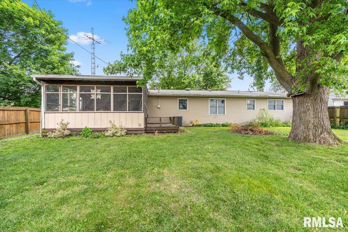 1204 PINE Lane Auburn IL