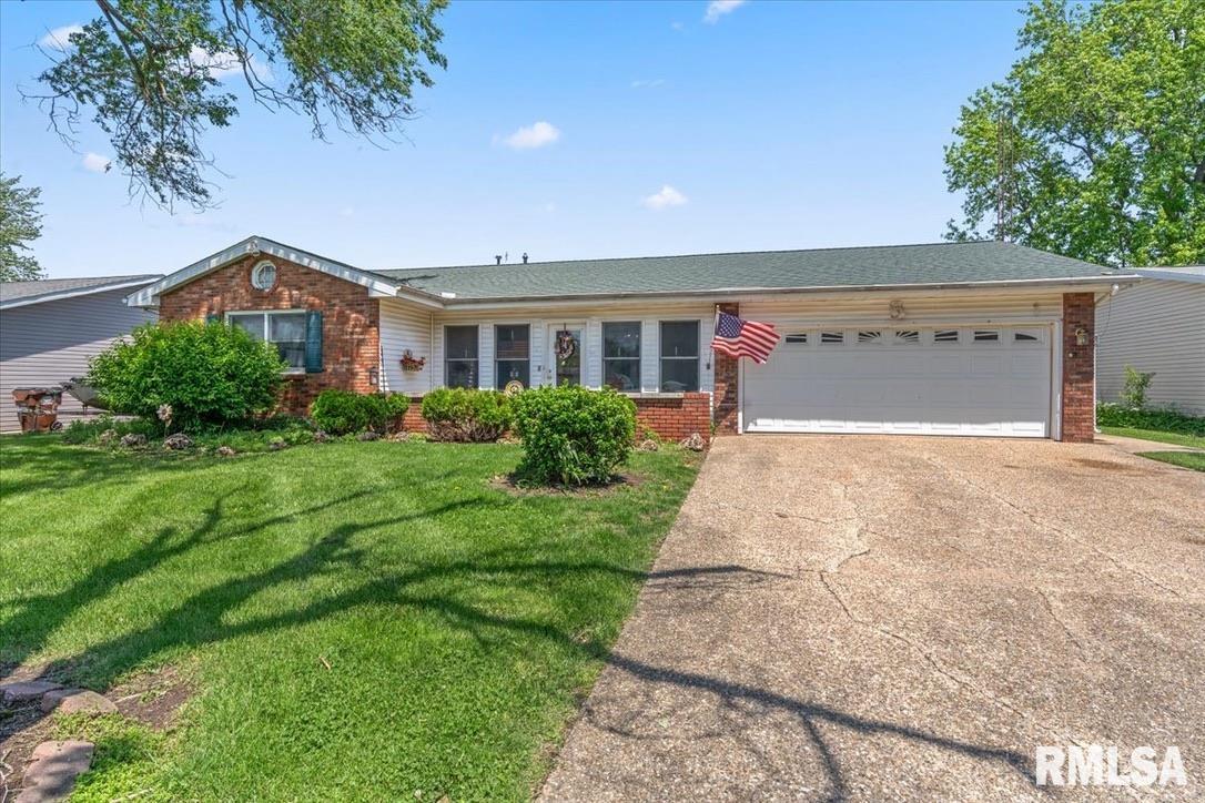 1208 PINE Lane Auburn IL