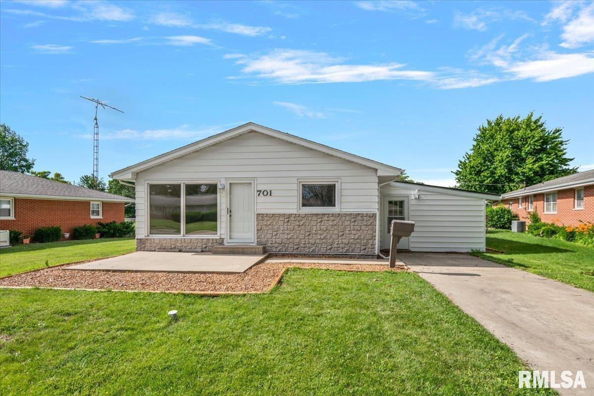 701 SAMUEL Street Taylorville IL