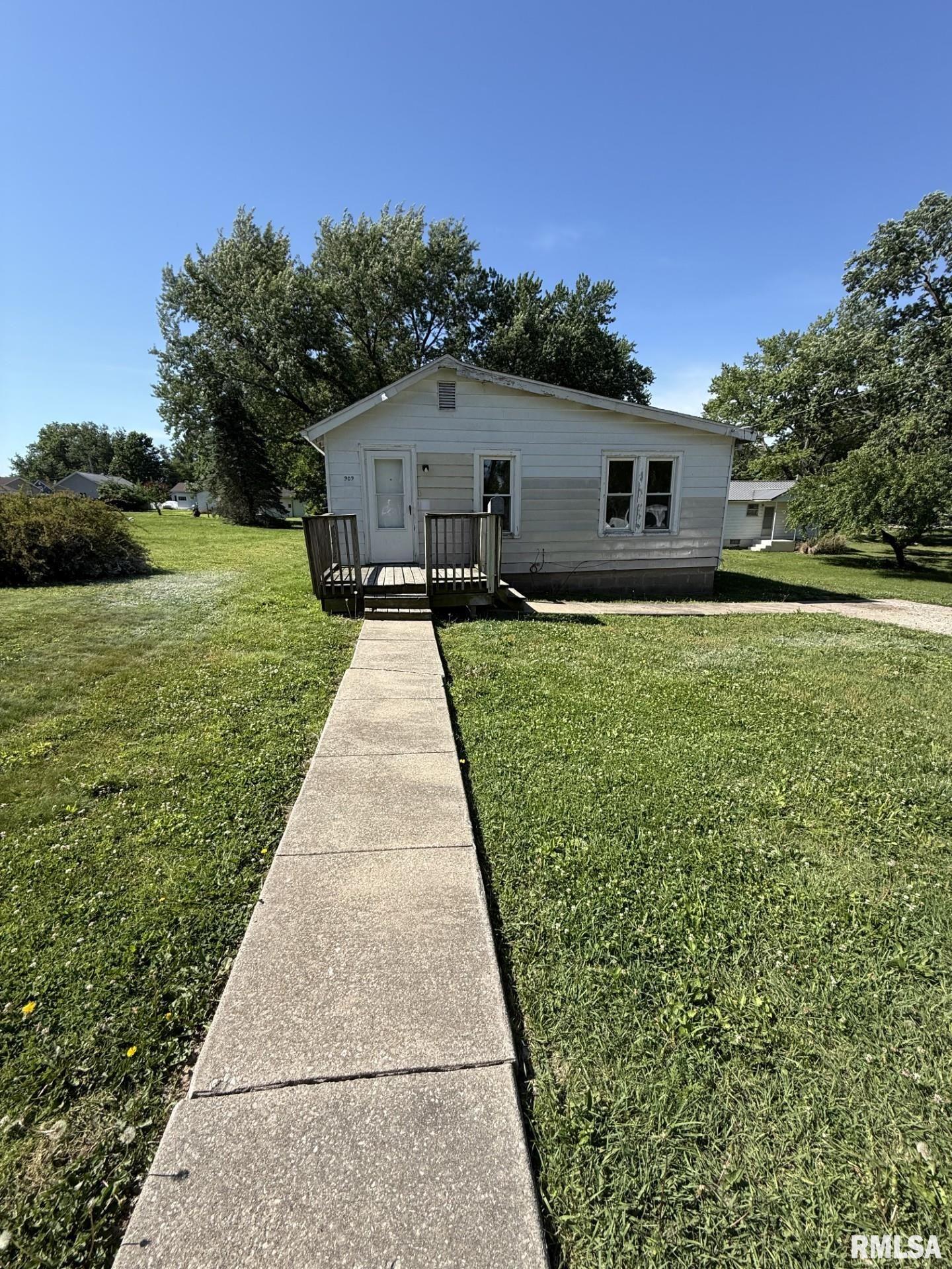 909 E ELM Street Macomb IL