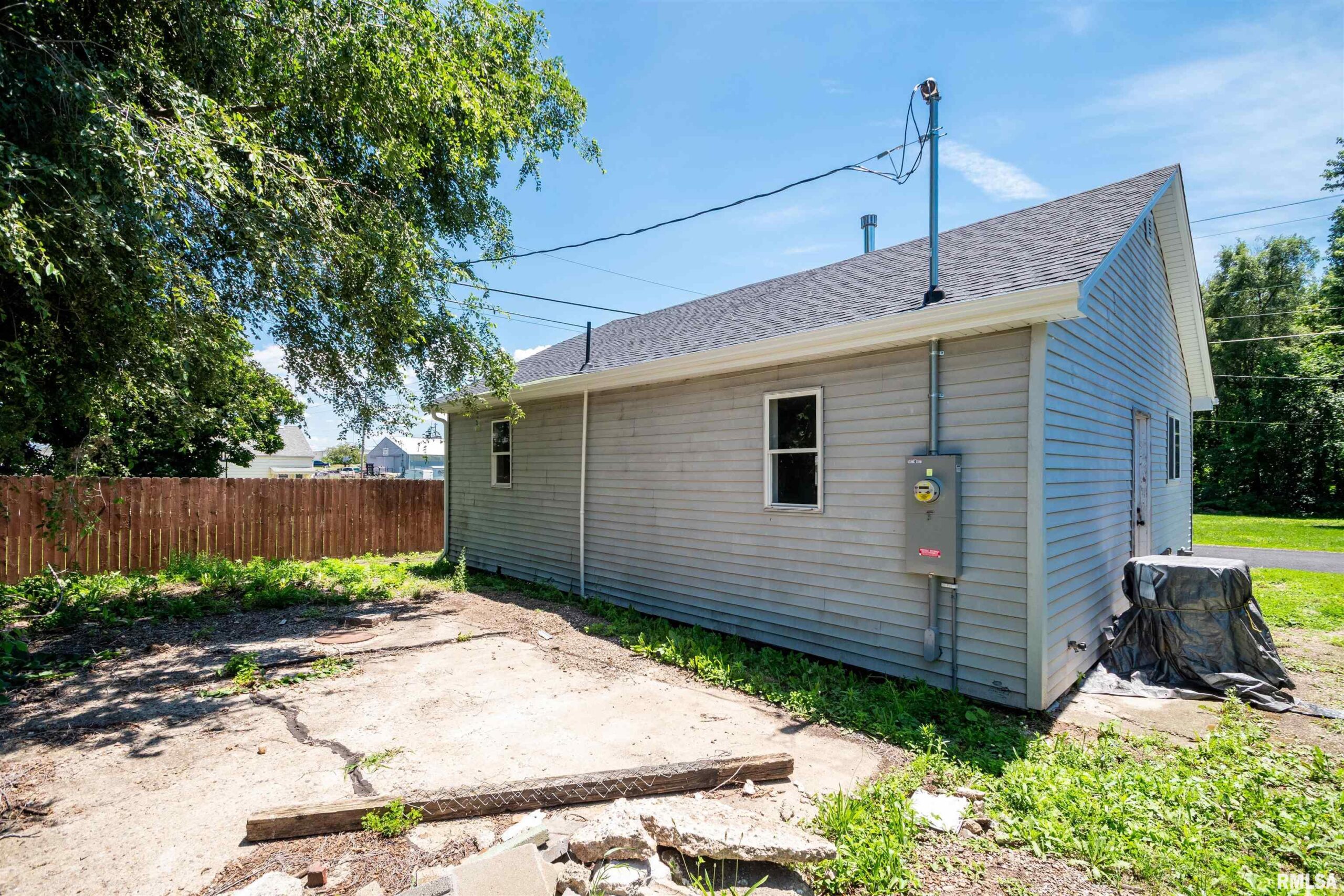 307 MIDLAND Street Pekin IL