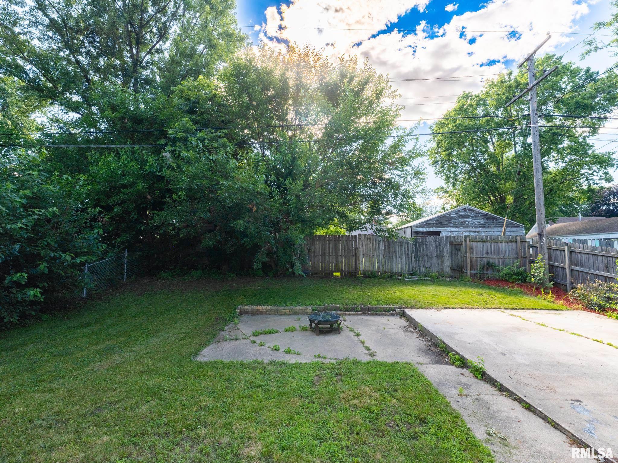 209 CAPRI Street Pekin IL