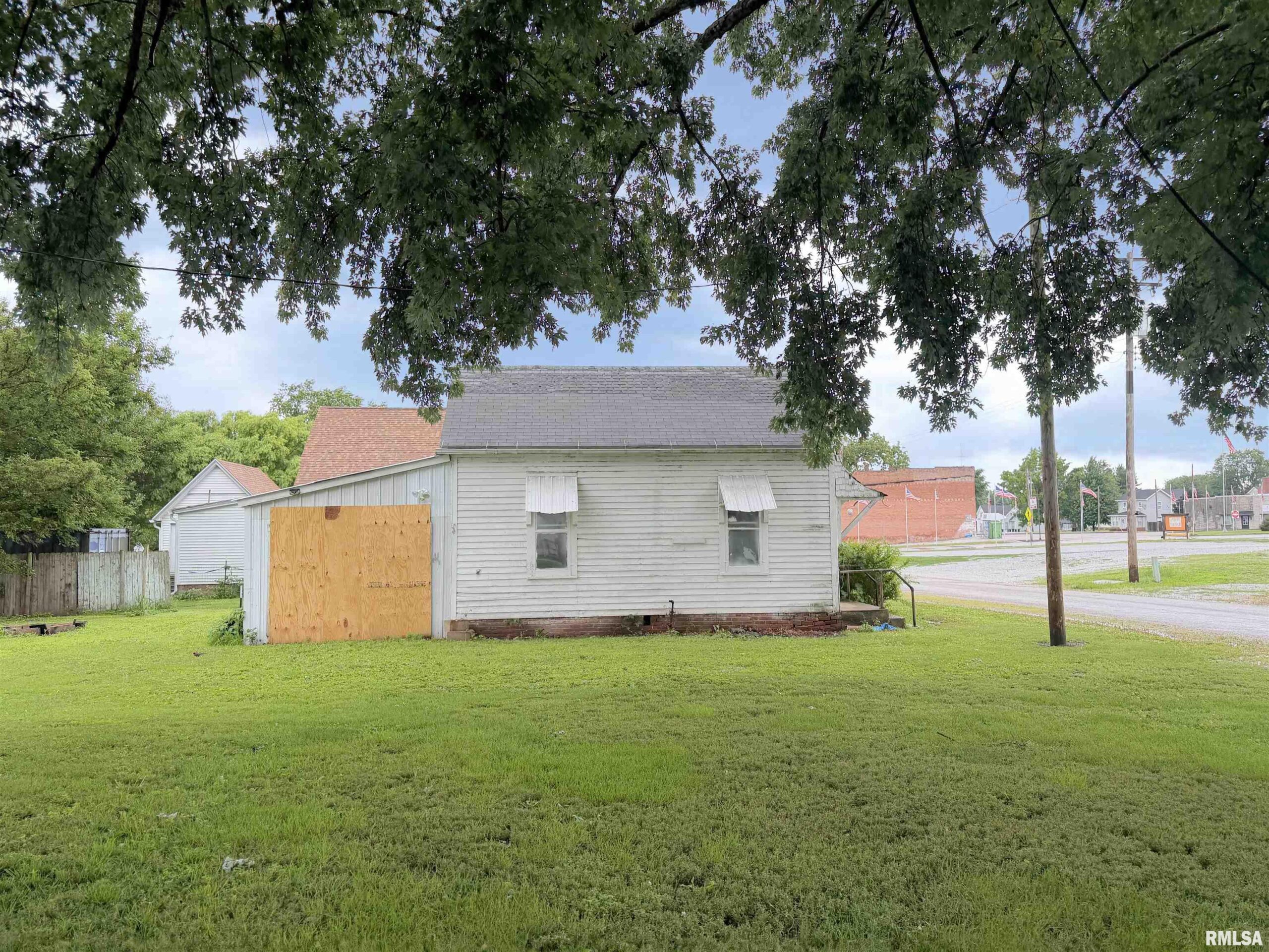 107 E MARKET Street Table Grove IL