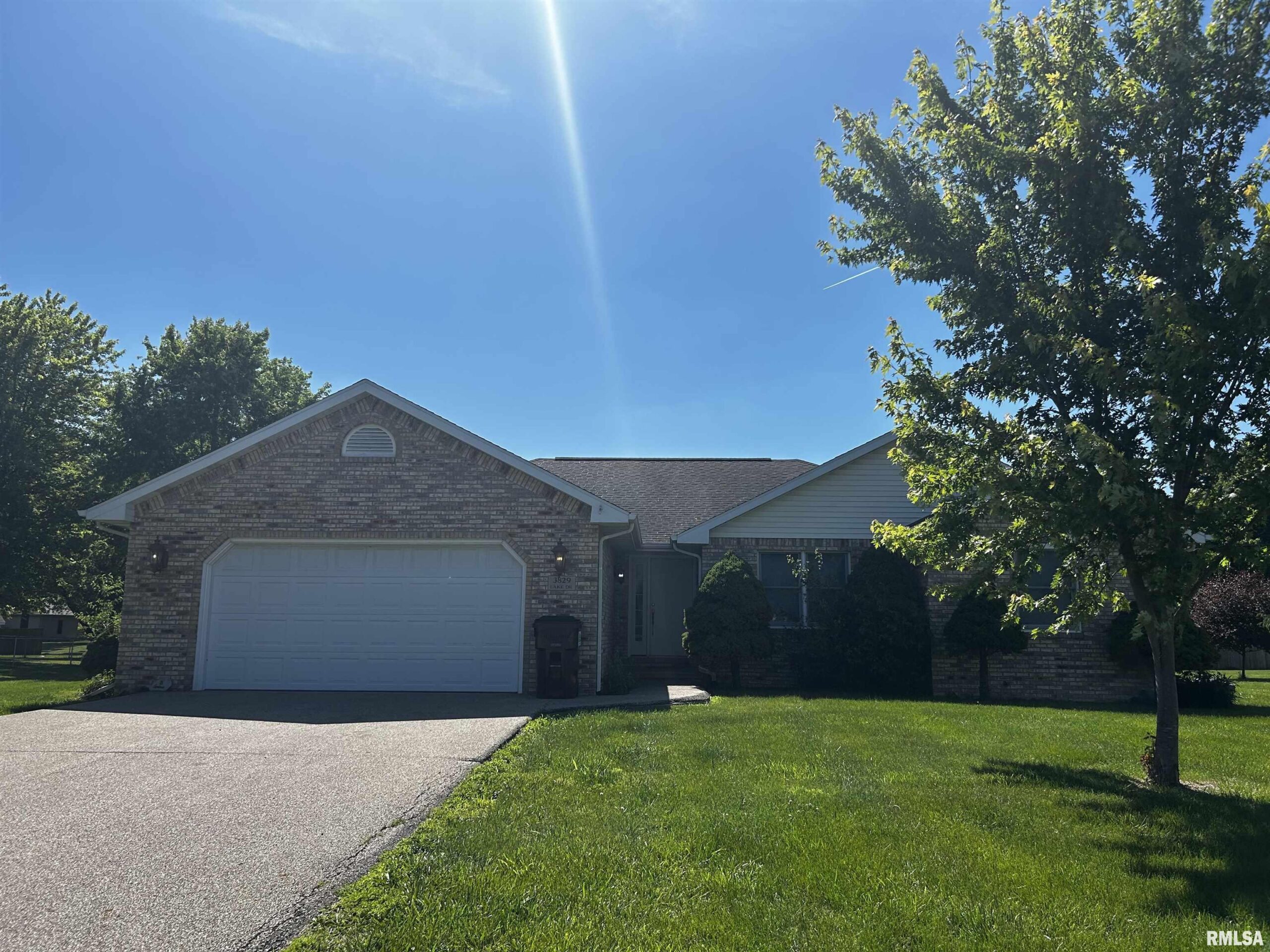 3829 LAKE Drive Taylorville IL