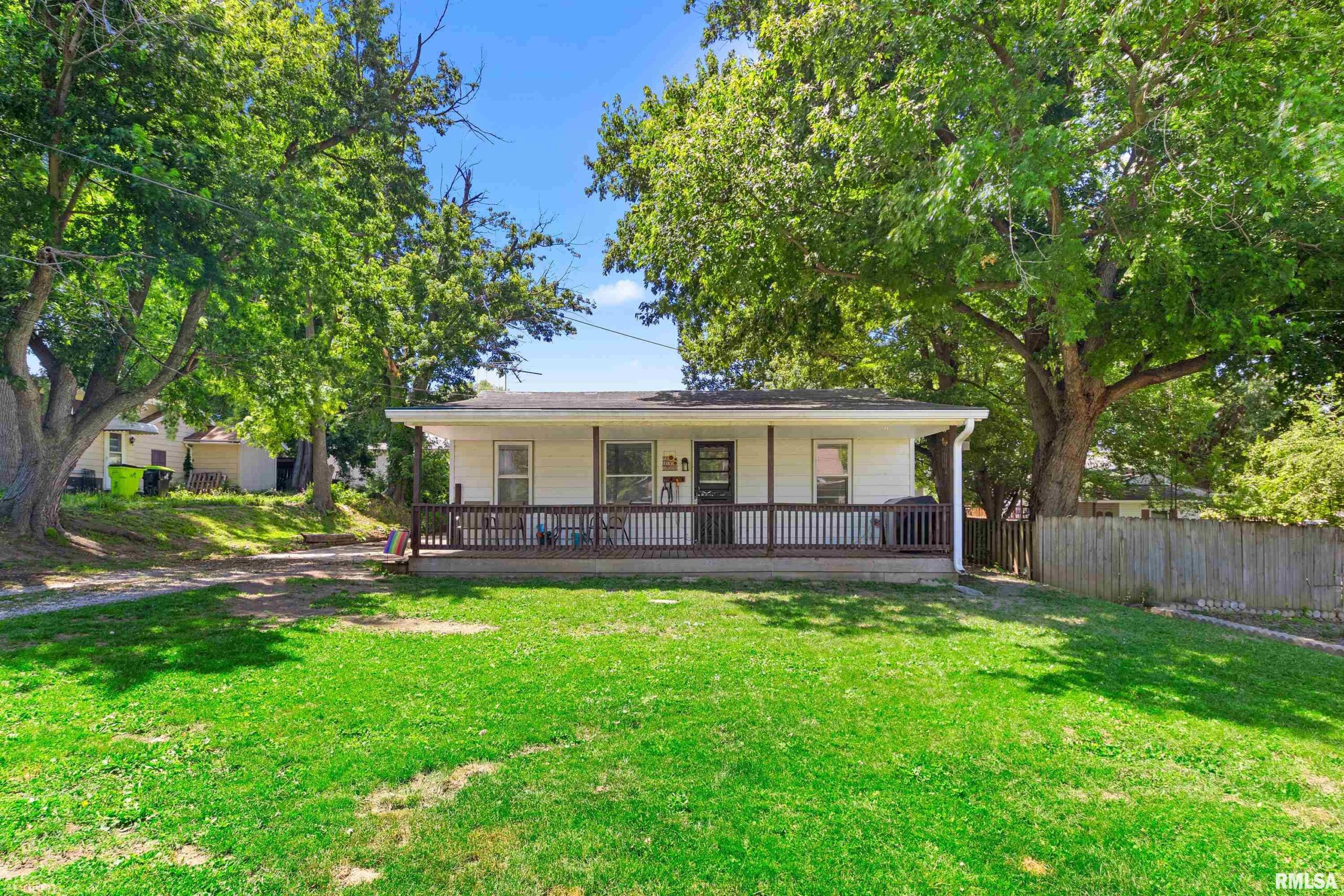 328 E HIGH Street Creve Coeur IL