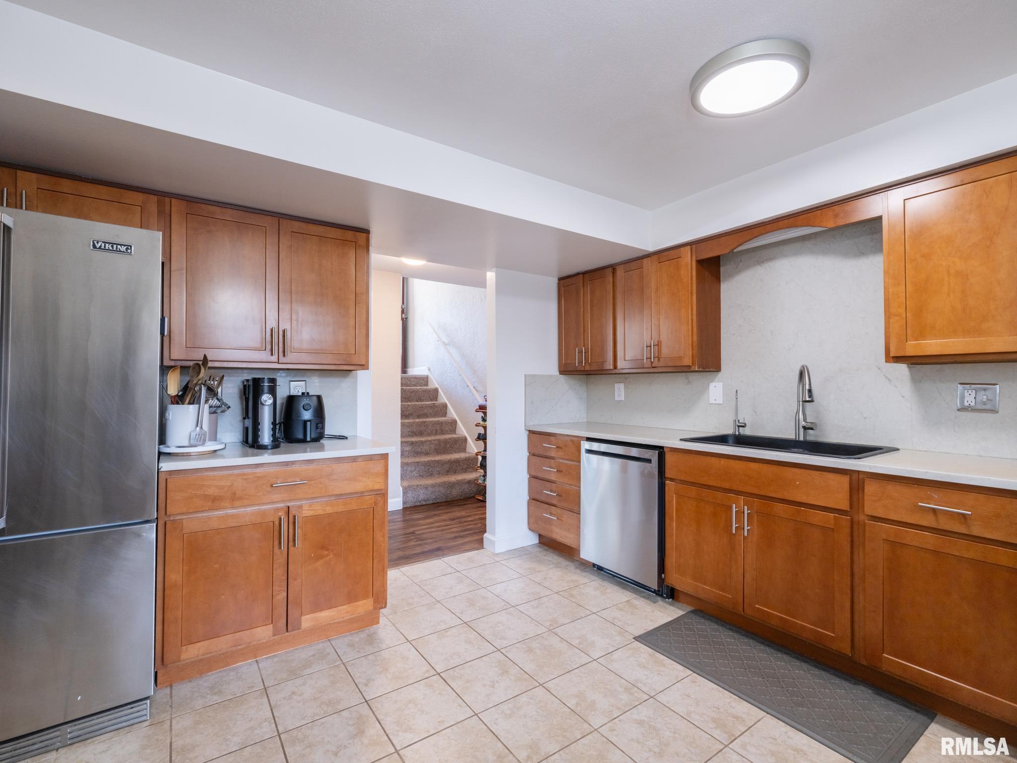 7110/7112 ROCKVALE Drive Peoria IL