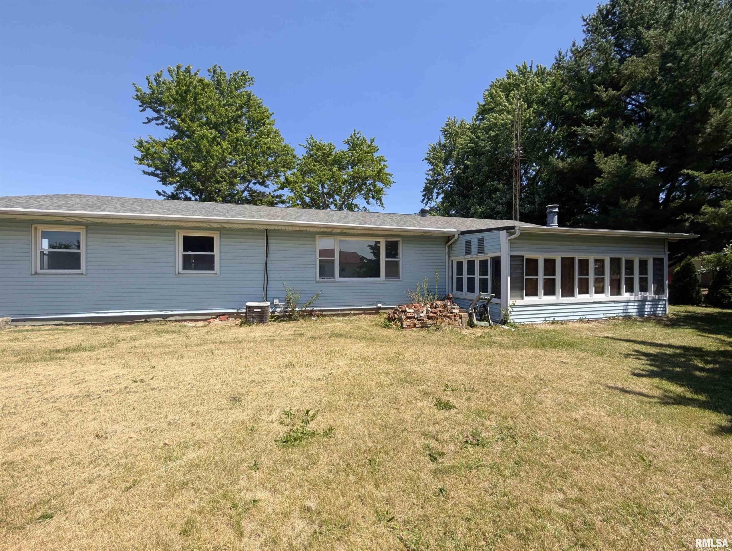 610 W CLINTON Street Brimfield IL