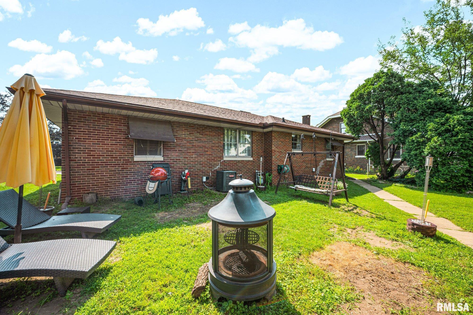 2907 N SHERIDAN Road Peoria IL