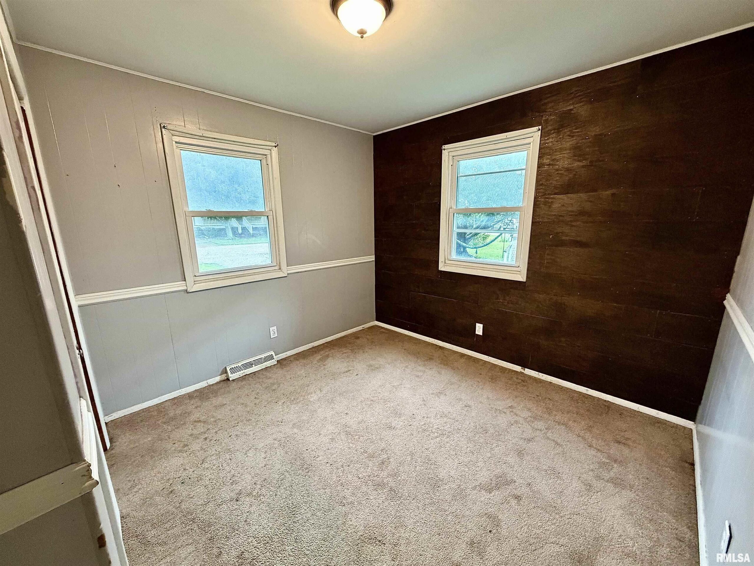 332 E SUMMIT Street Macomb IL