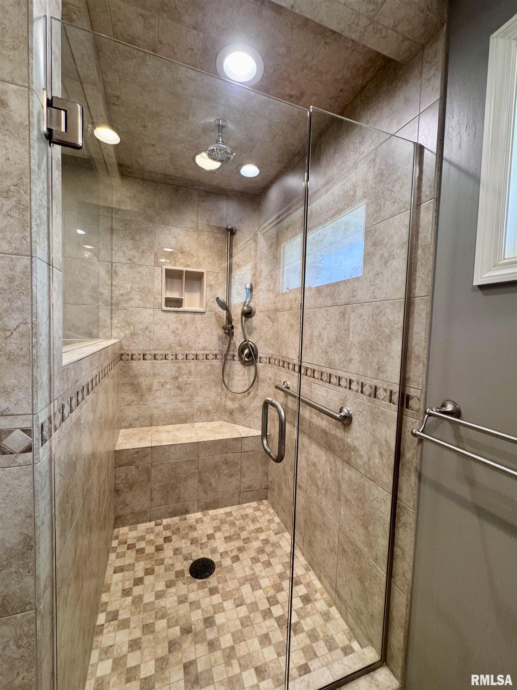 524 MEADOW Drive Macomb IL