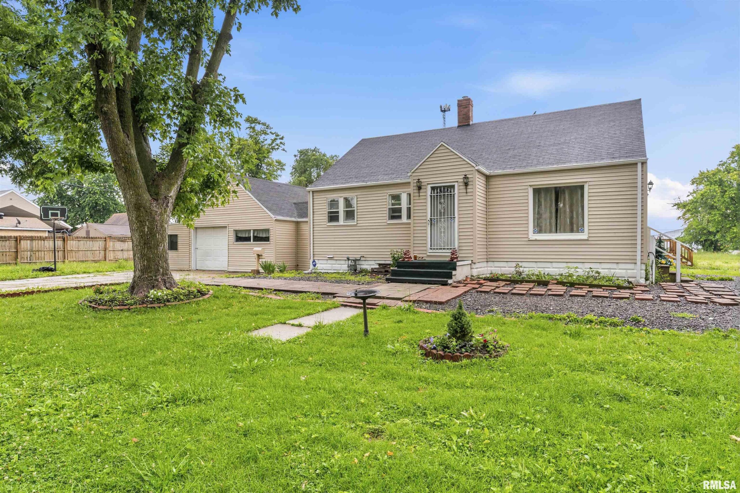 520 W MAPLE Avenue Springfield IL