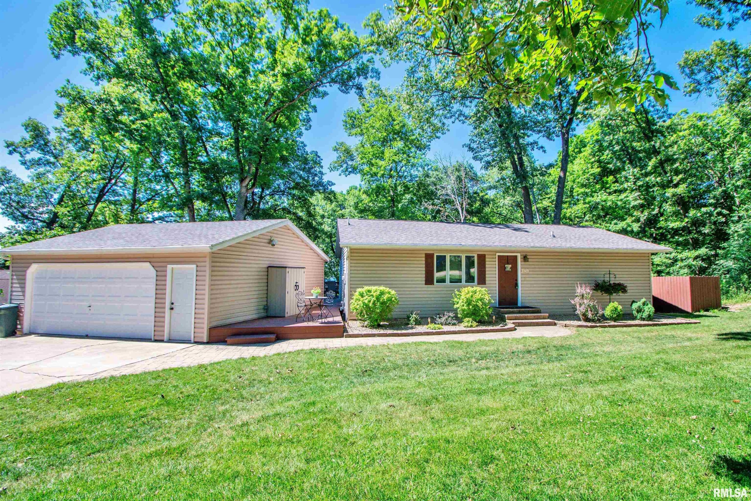 315 GLEN OAK Court Dahinda IL