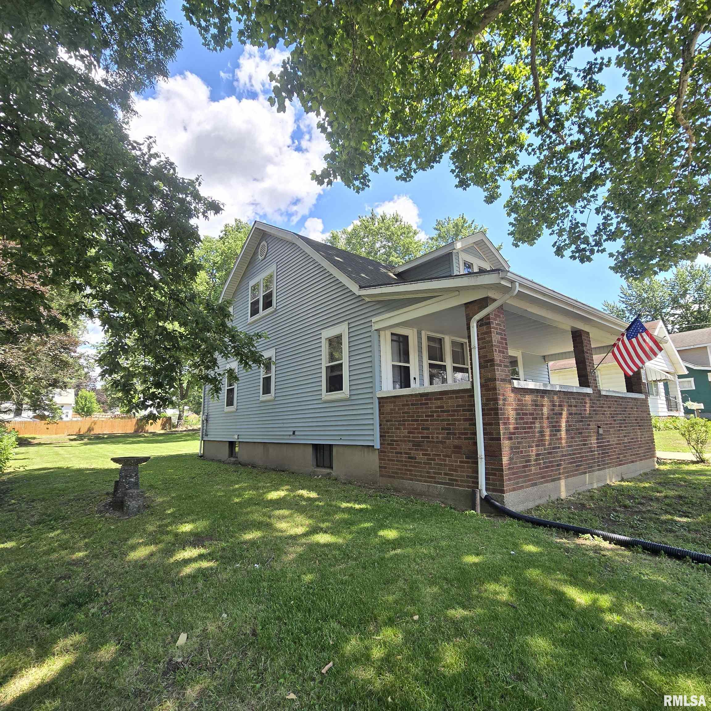 1218 S 3RD Street Pekin IL