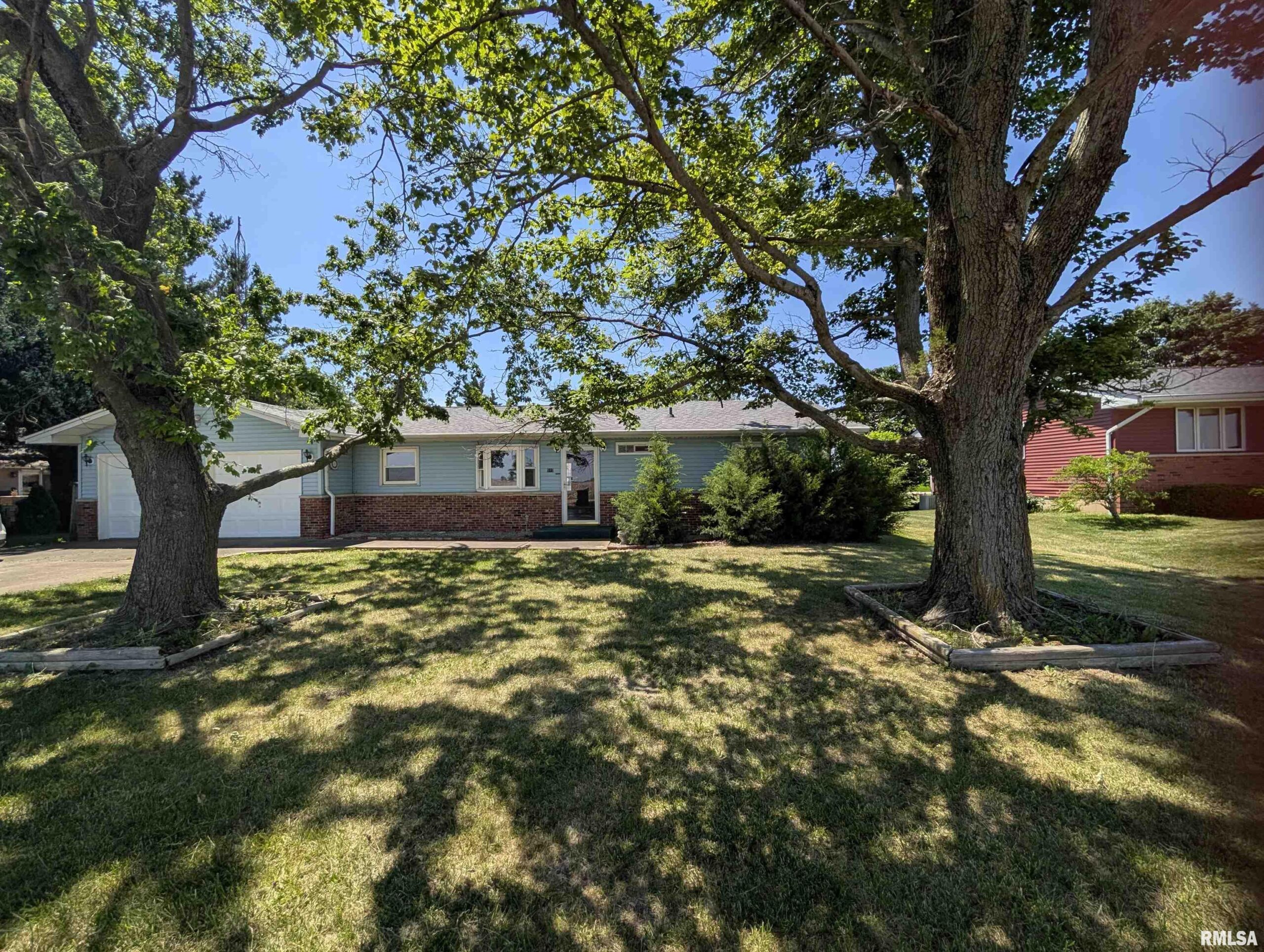 610 W CLINTON Street Brimfield IL