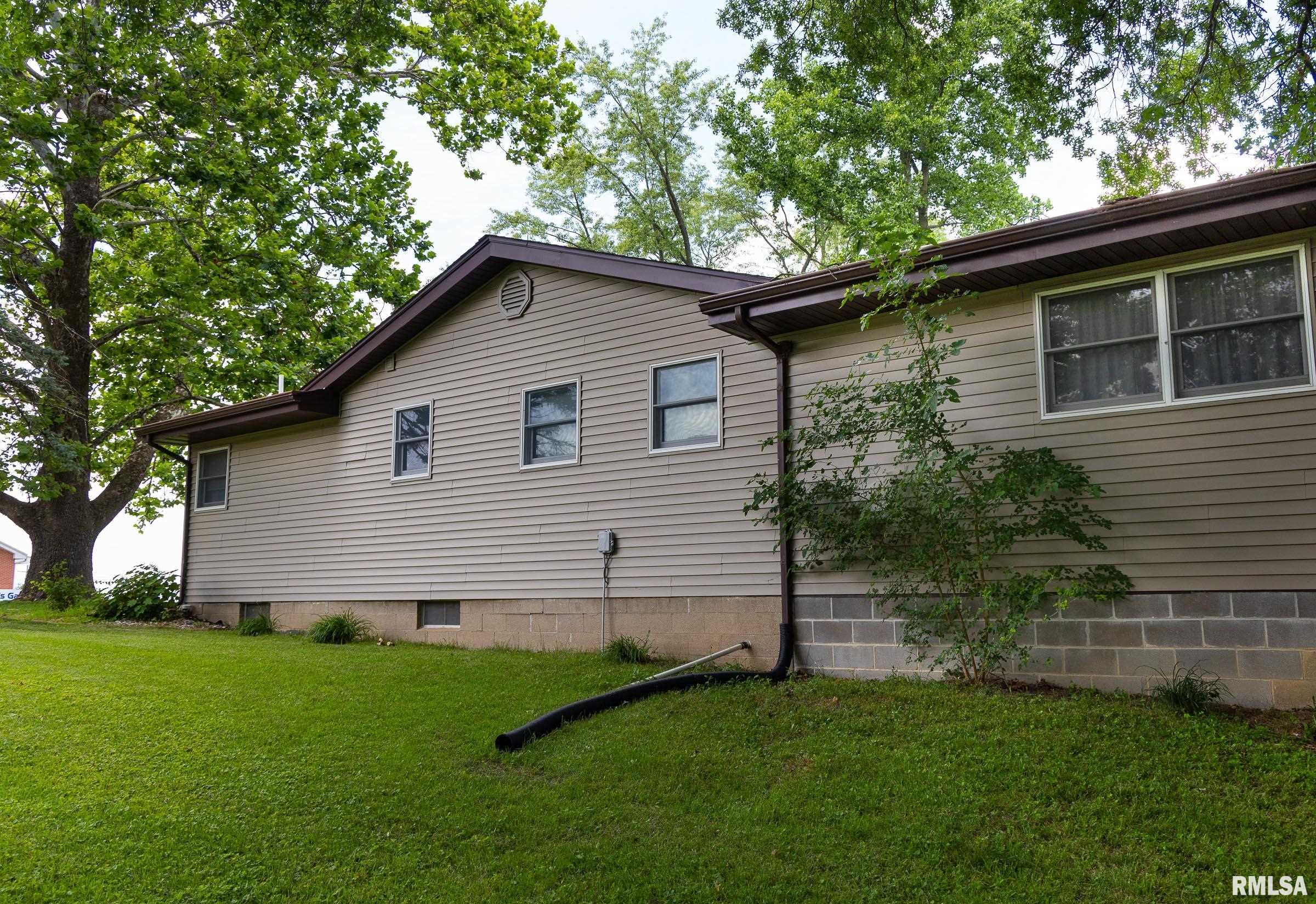 319 ROBIN Road Macomb IL