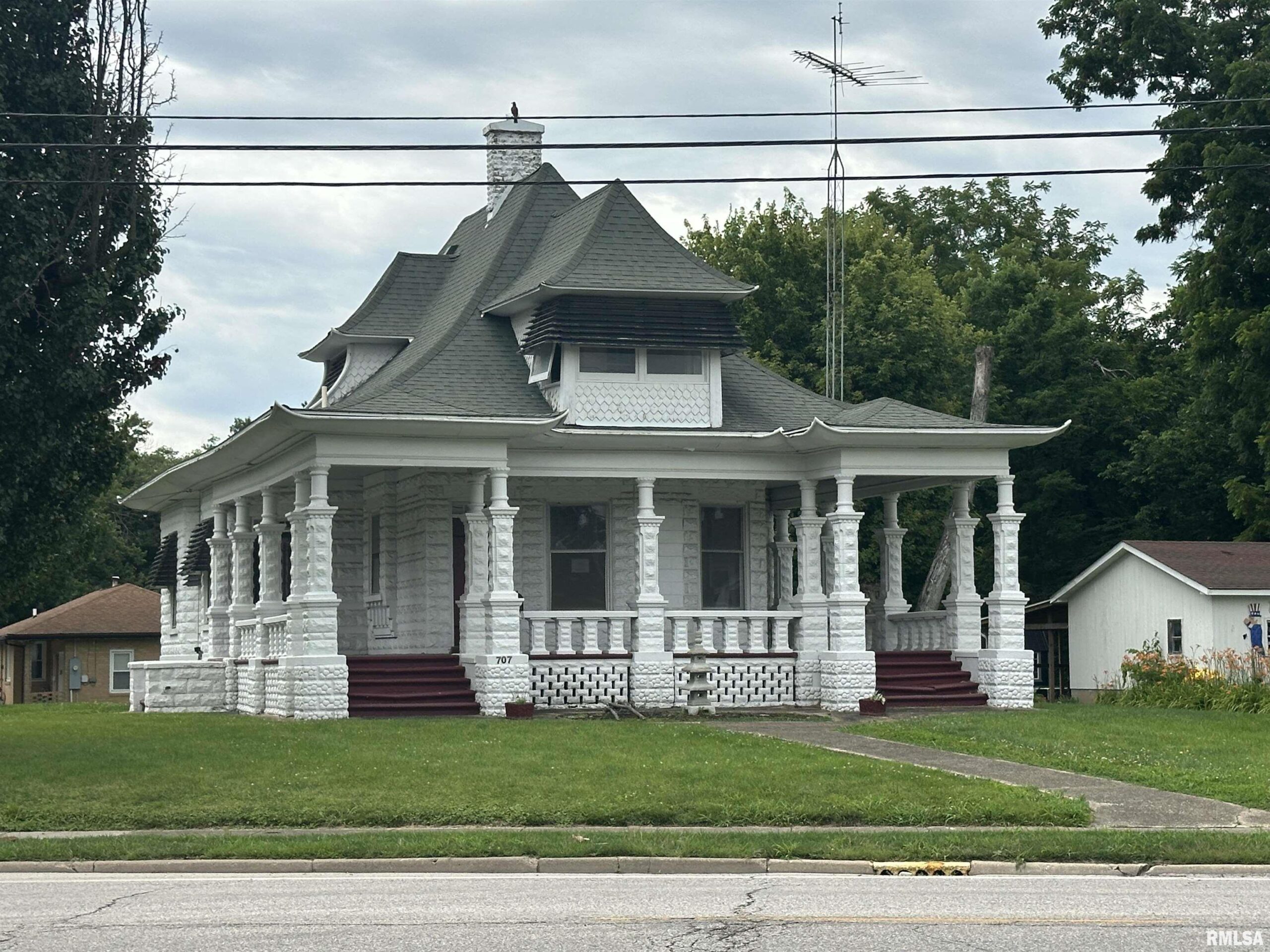 707 N MAIN Street White Hall IL