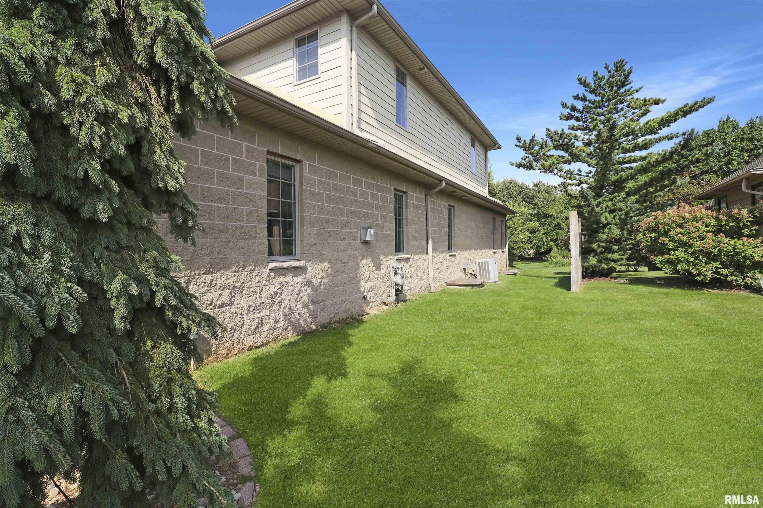 11210 N OAKWOOD Drive Peoria IL
