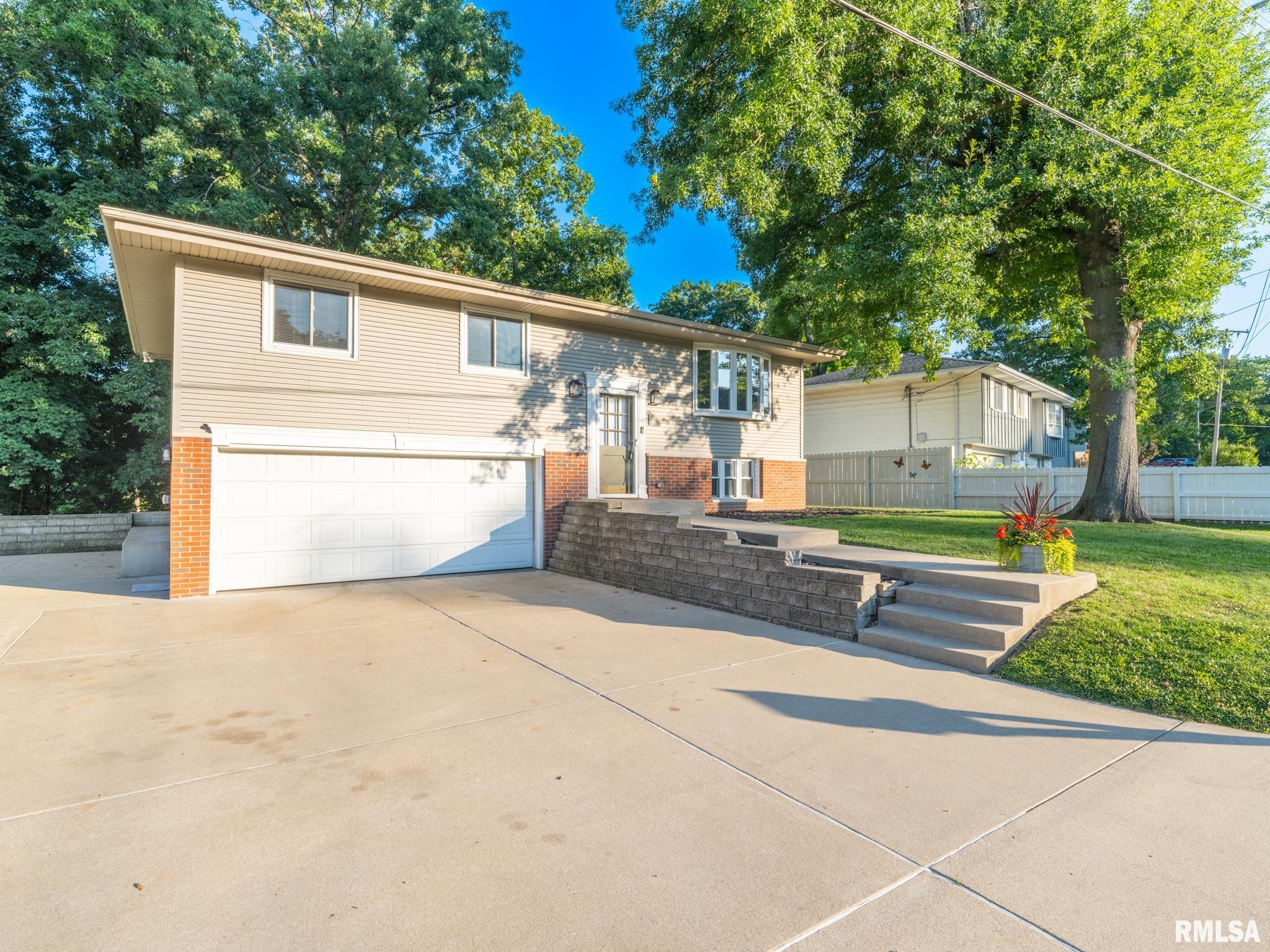 210 RAINBOW Drive Creve Coeur IL