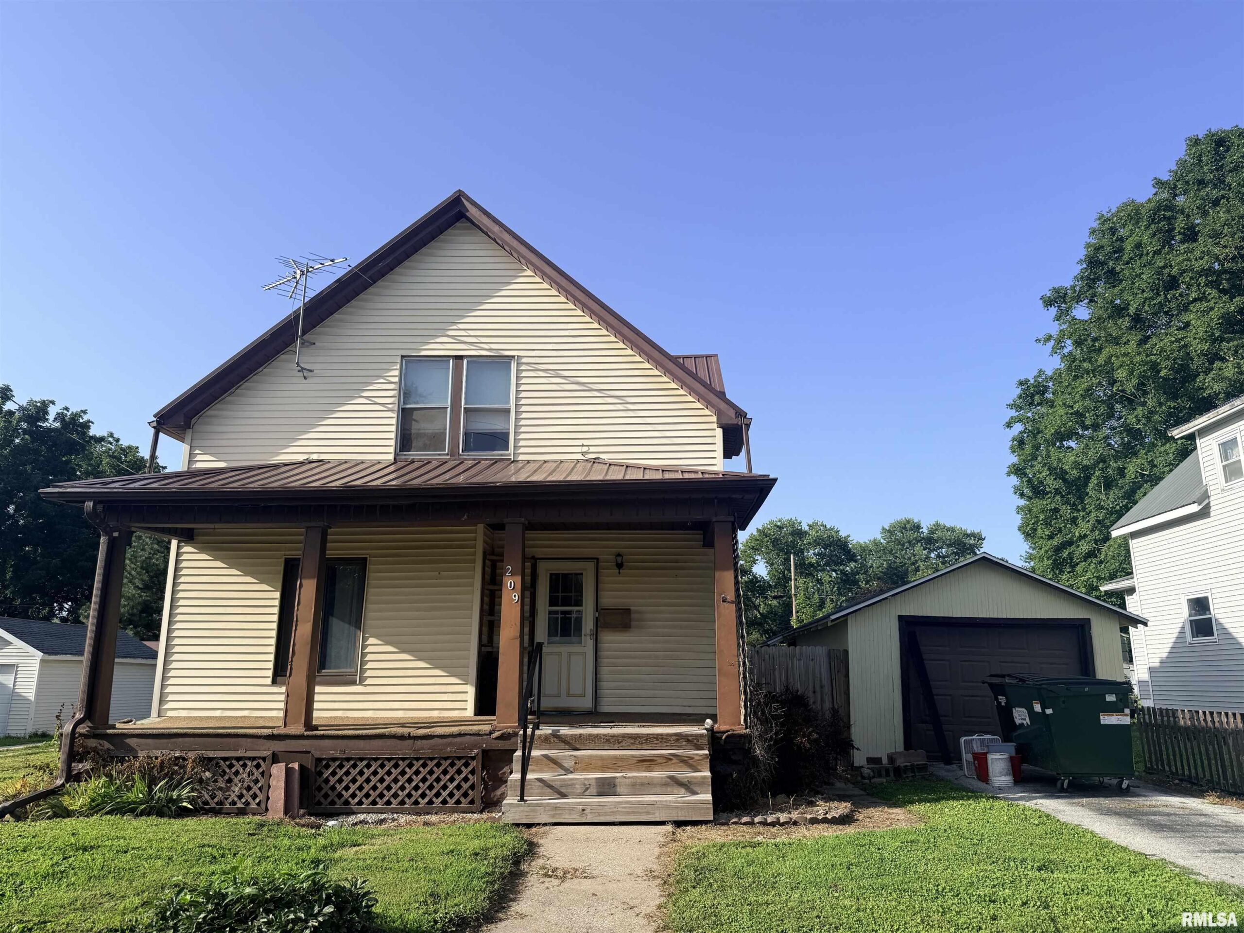209 W CHESTNUT Street Mt Sterling IL
