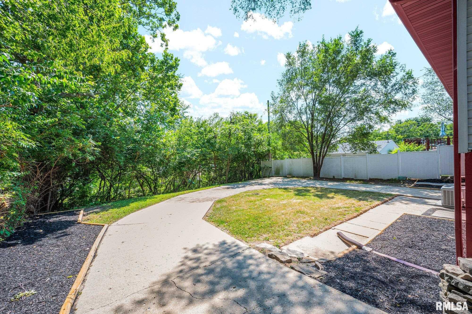 1924 W AUSTIN Drive Peoria IL