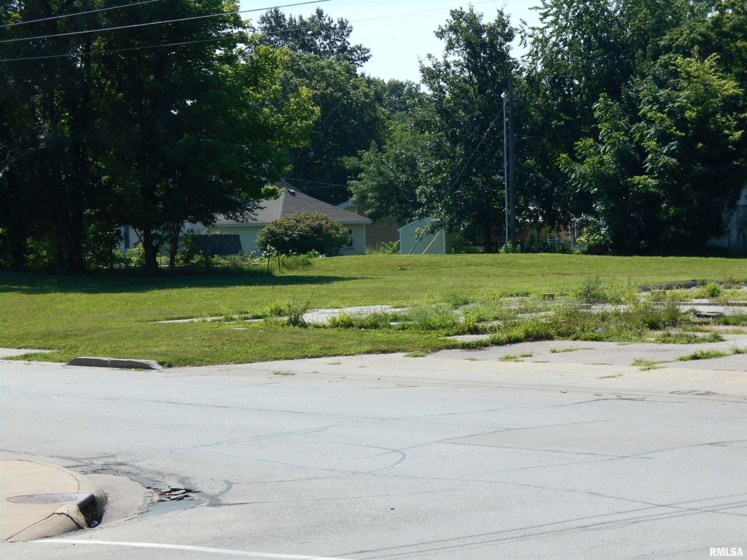 301 S JOHNSON Street Macomb IL