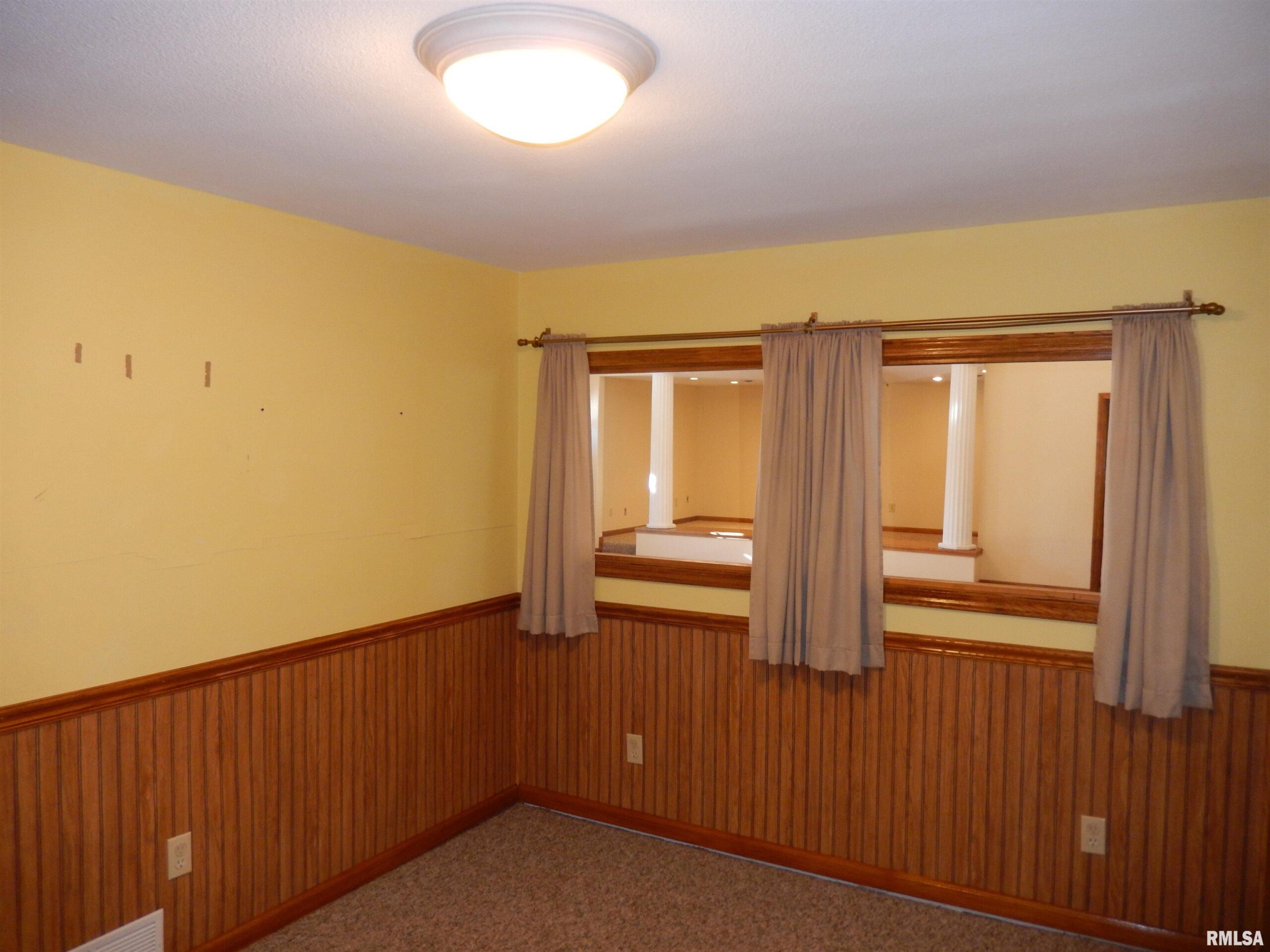 320 N MECHANIC Street Macomb IL