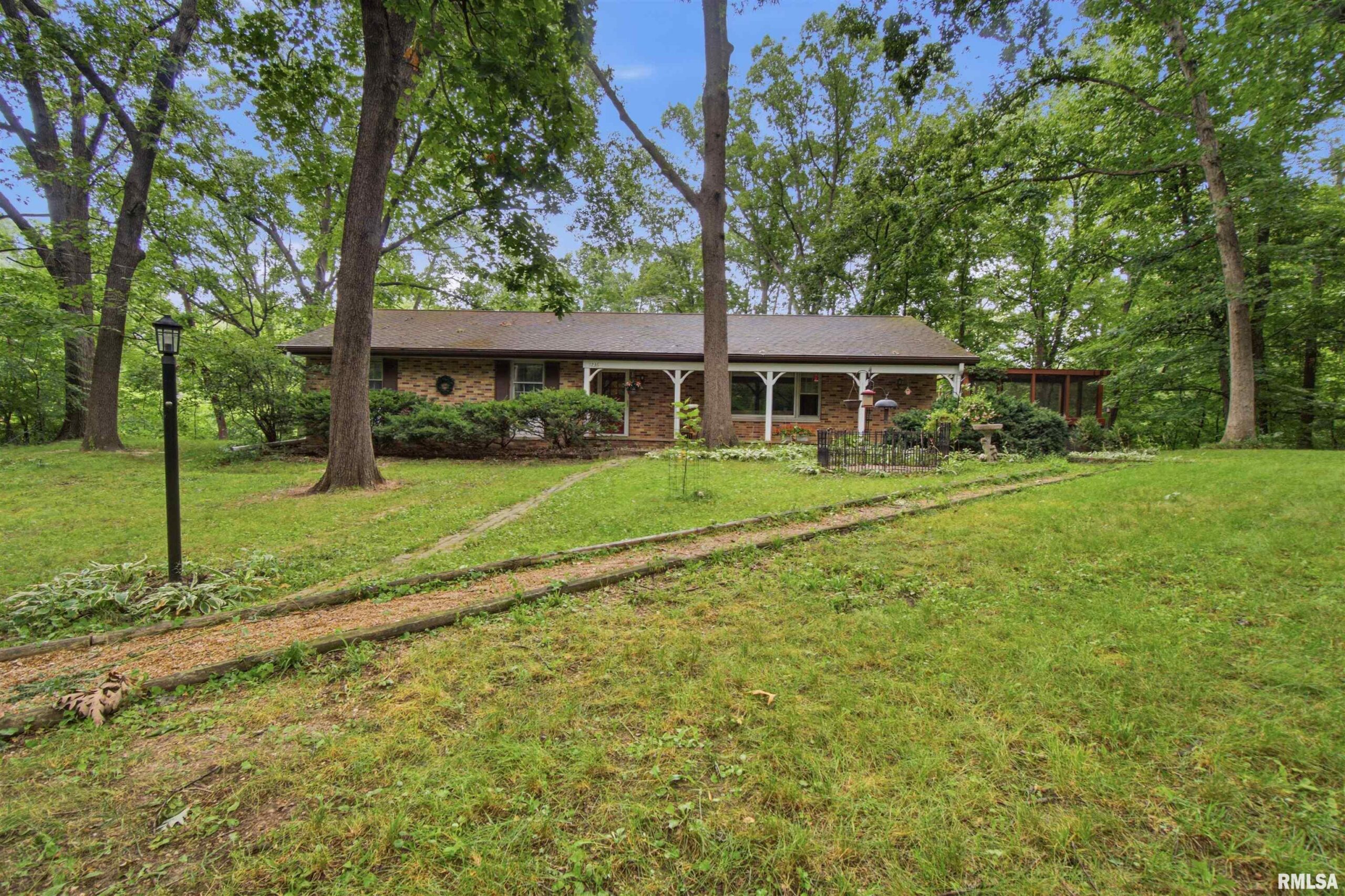 1236 N HICKORY Lane East Peoria IL