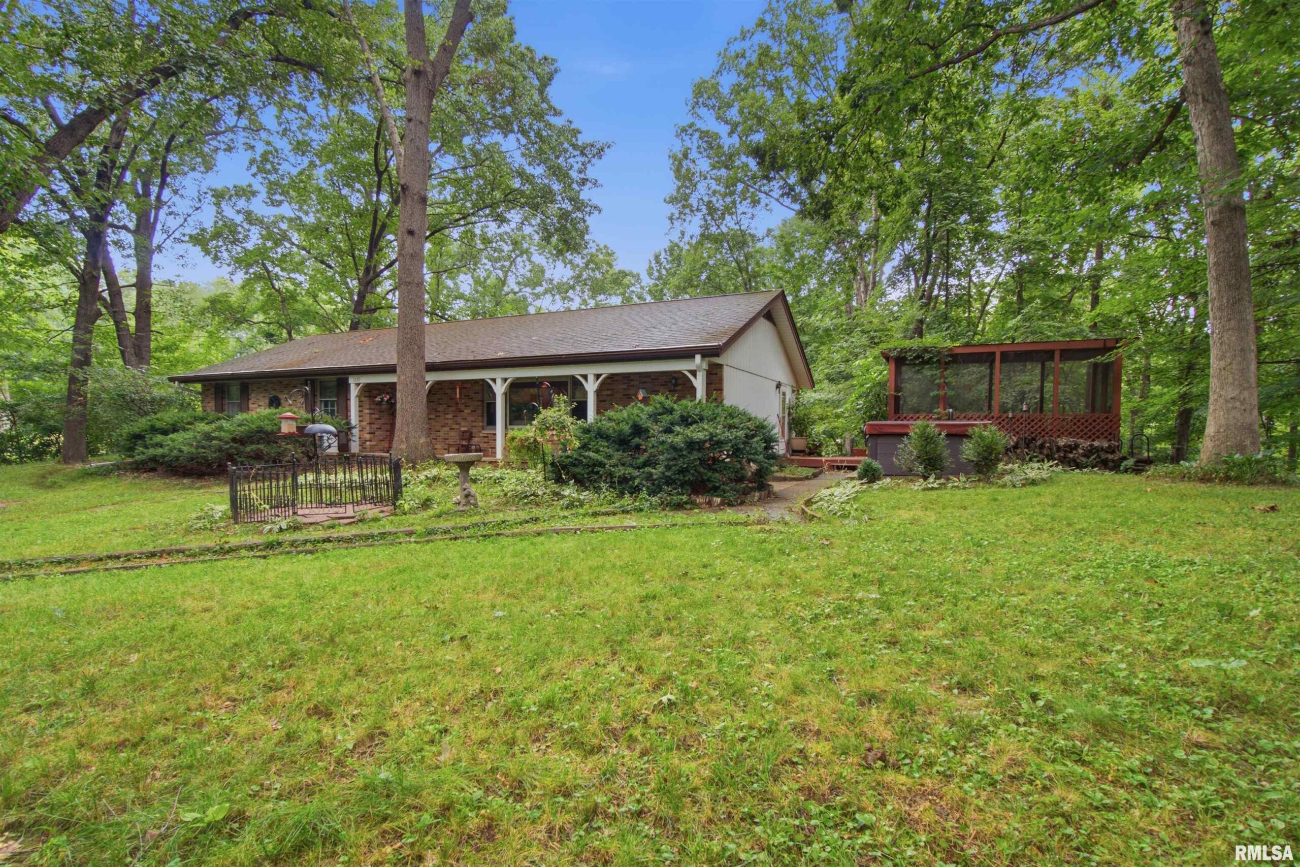 1236 N HICKORY Lane East Peoria IL