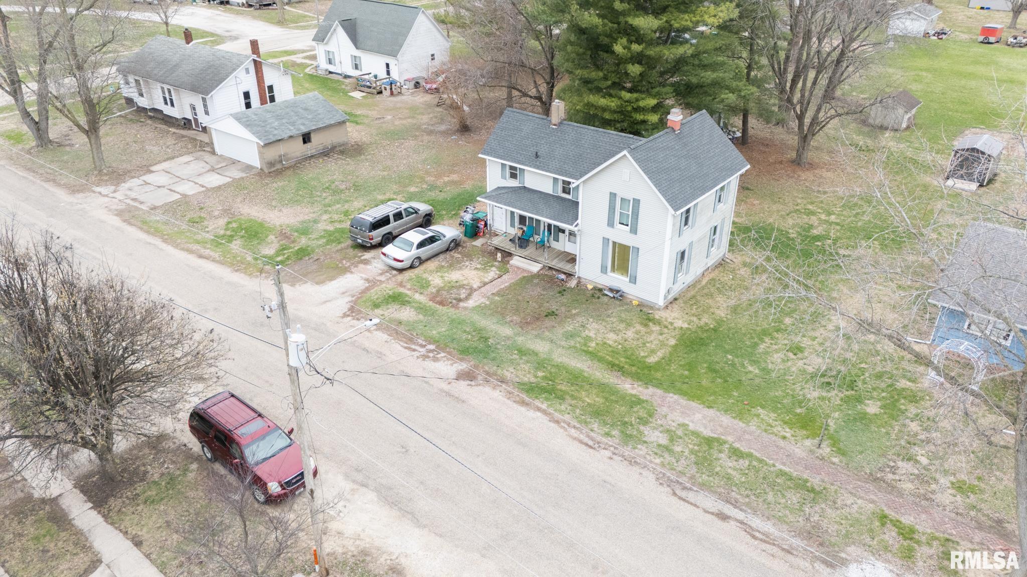 34 N HICKORY Street Farmington IL