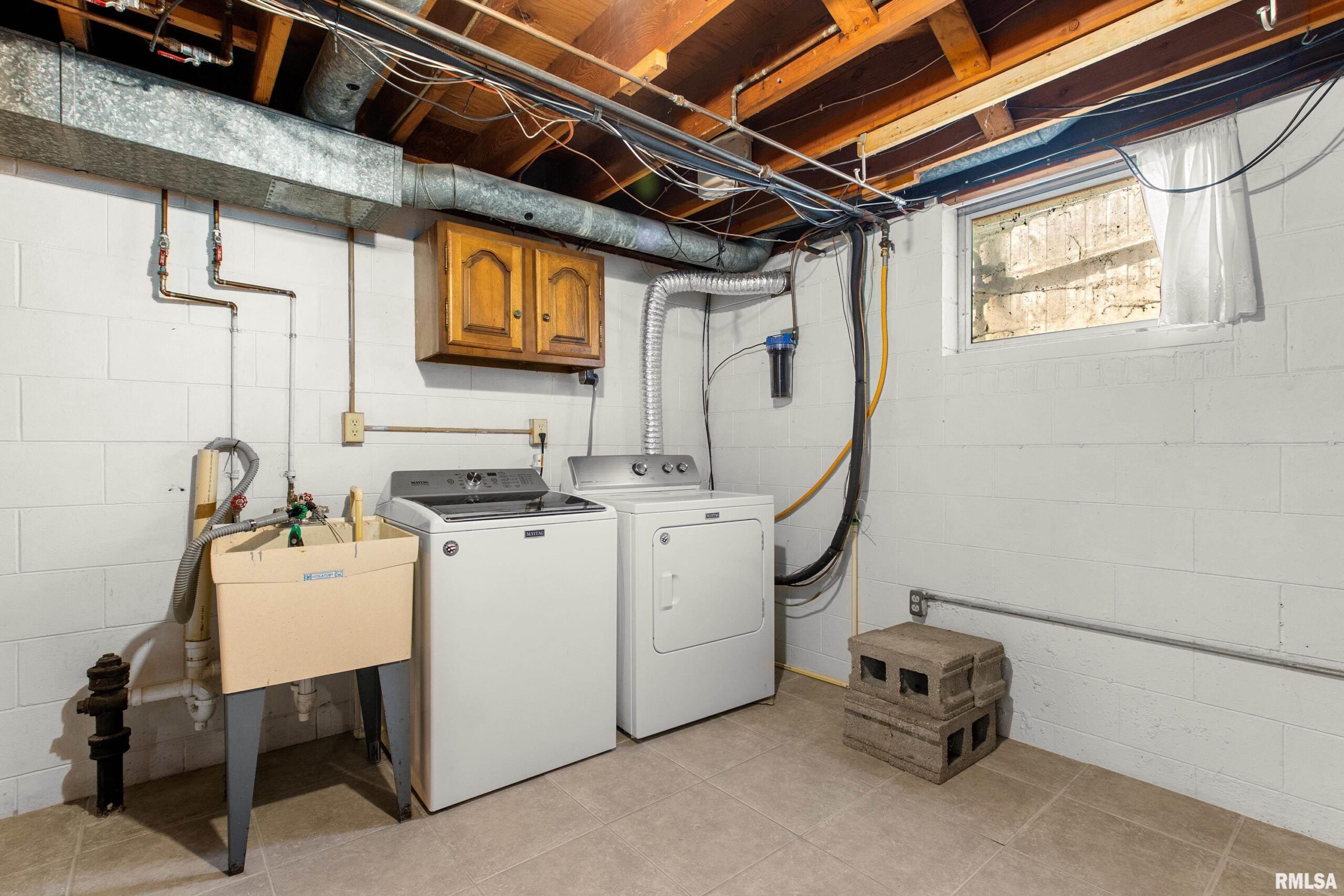 23 OAKHILL Court Pekin IL