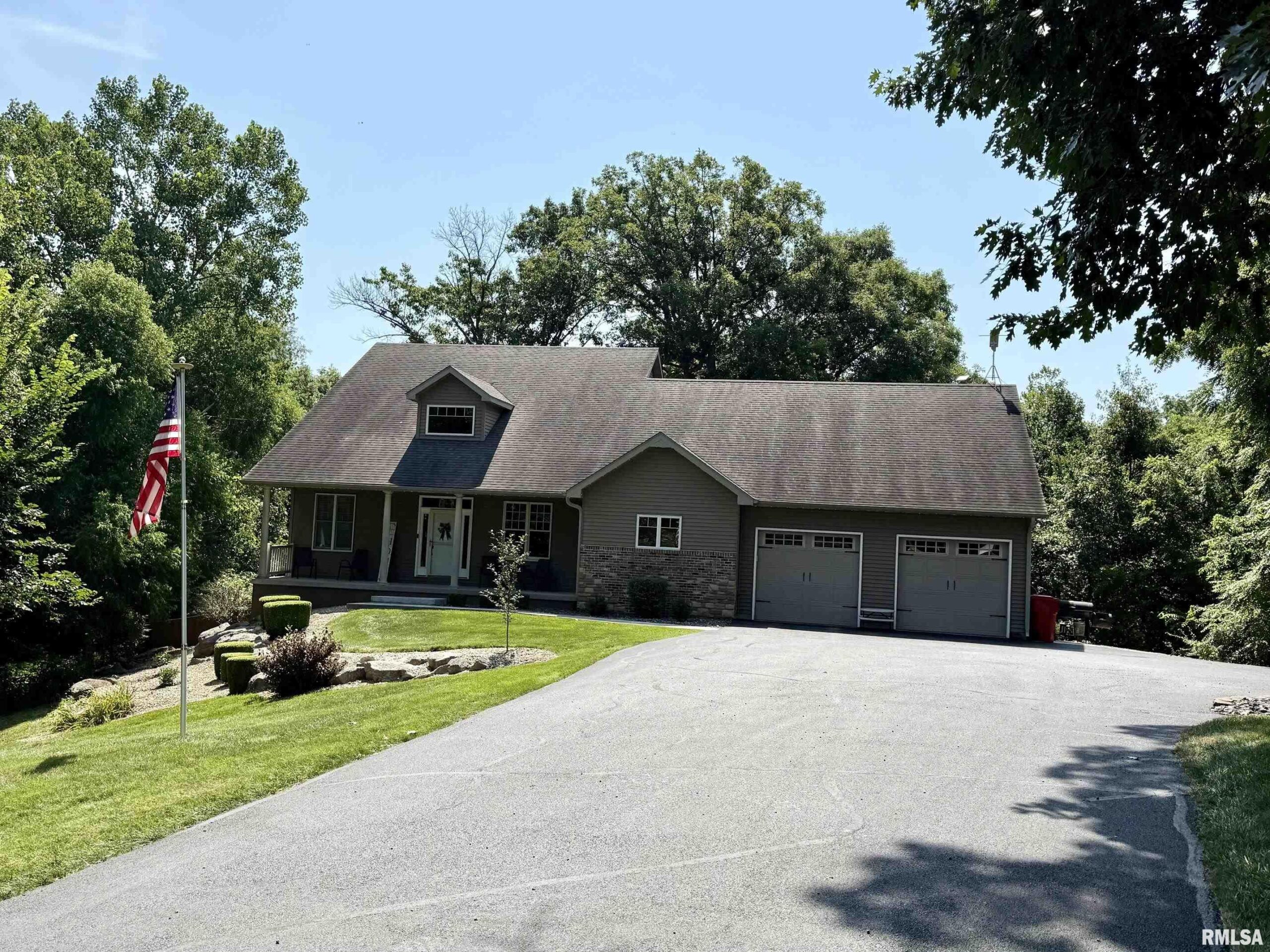 22686 WHITE OAKS Lane Athens IL