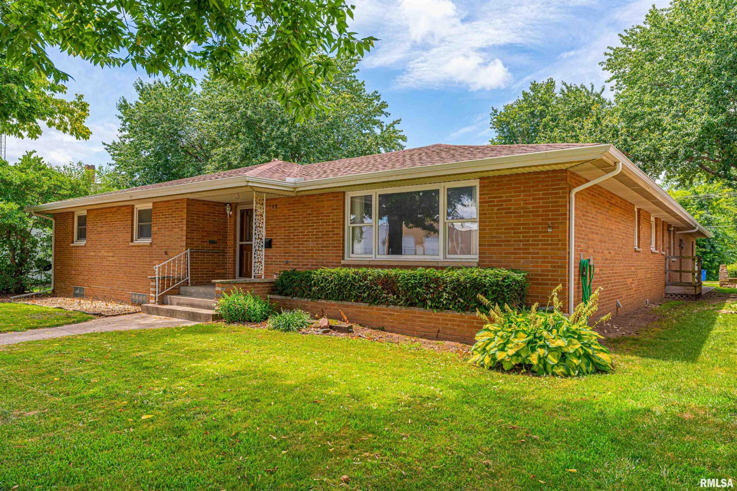 144 N MAIN Street Mason City IL
