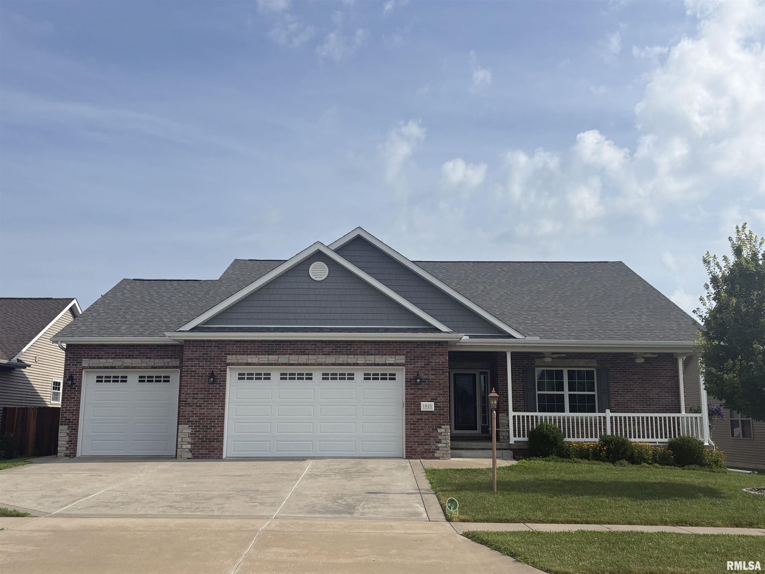 1625 MACKENZIE Street Washington IL