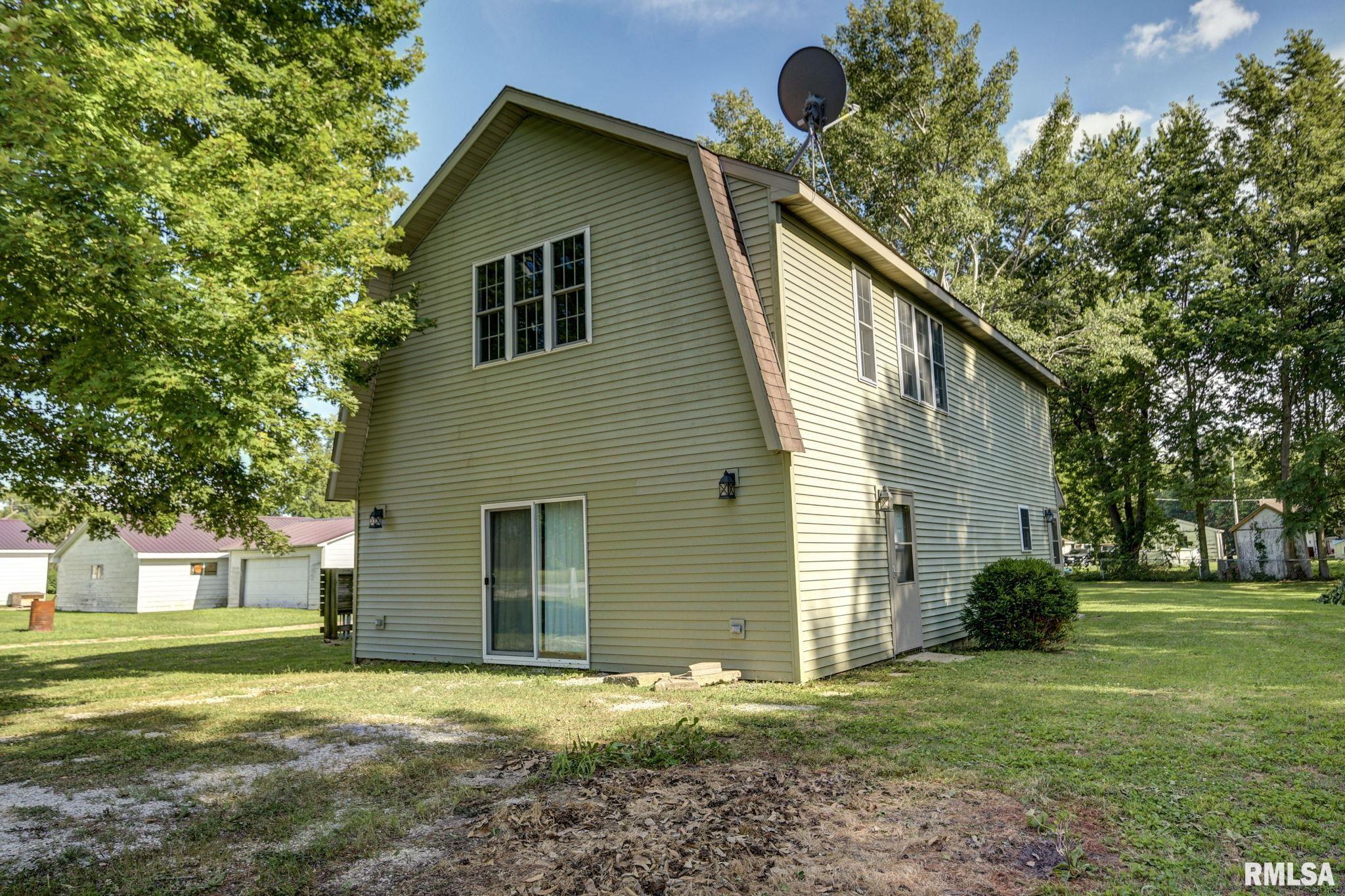 112 E GRAND Avenue Owaneco IL