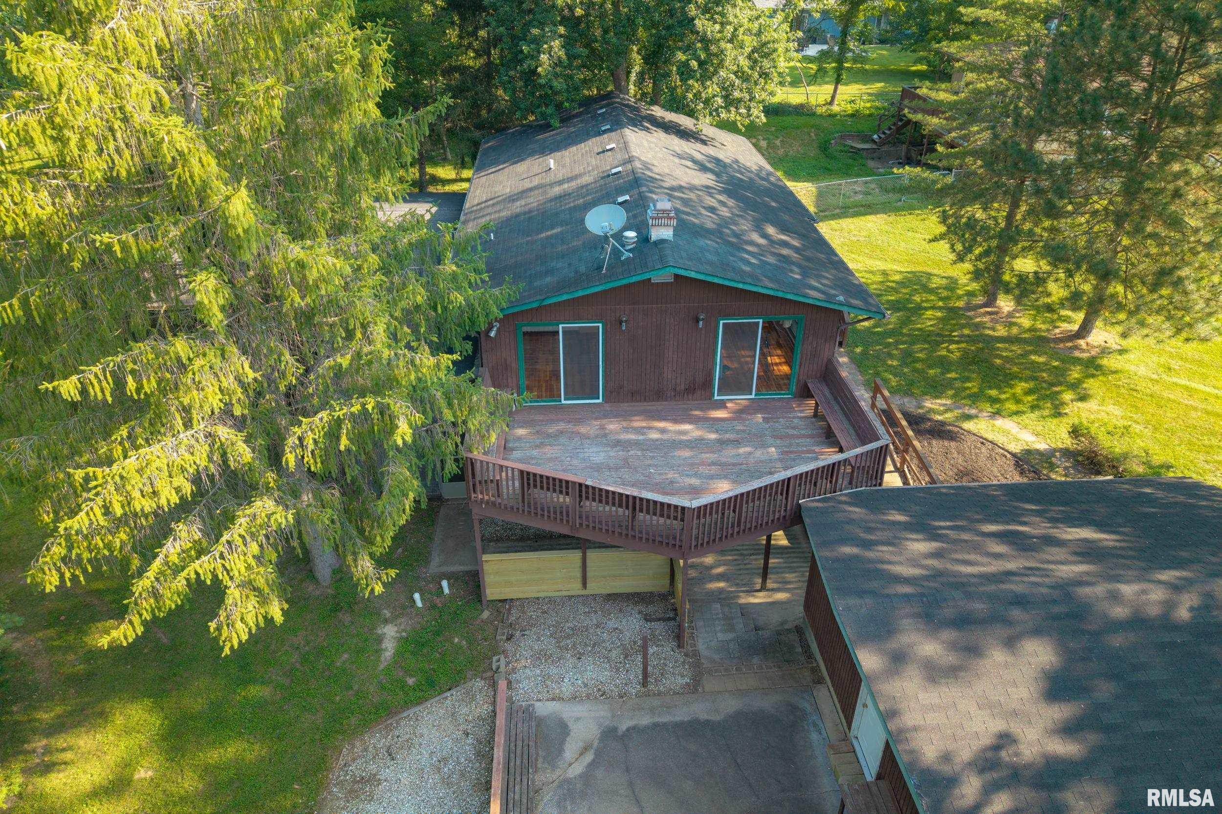819 GLENOAK Drive Macomb IL