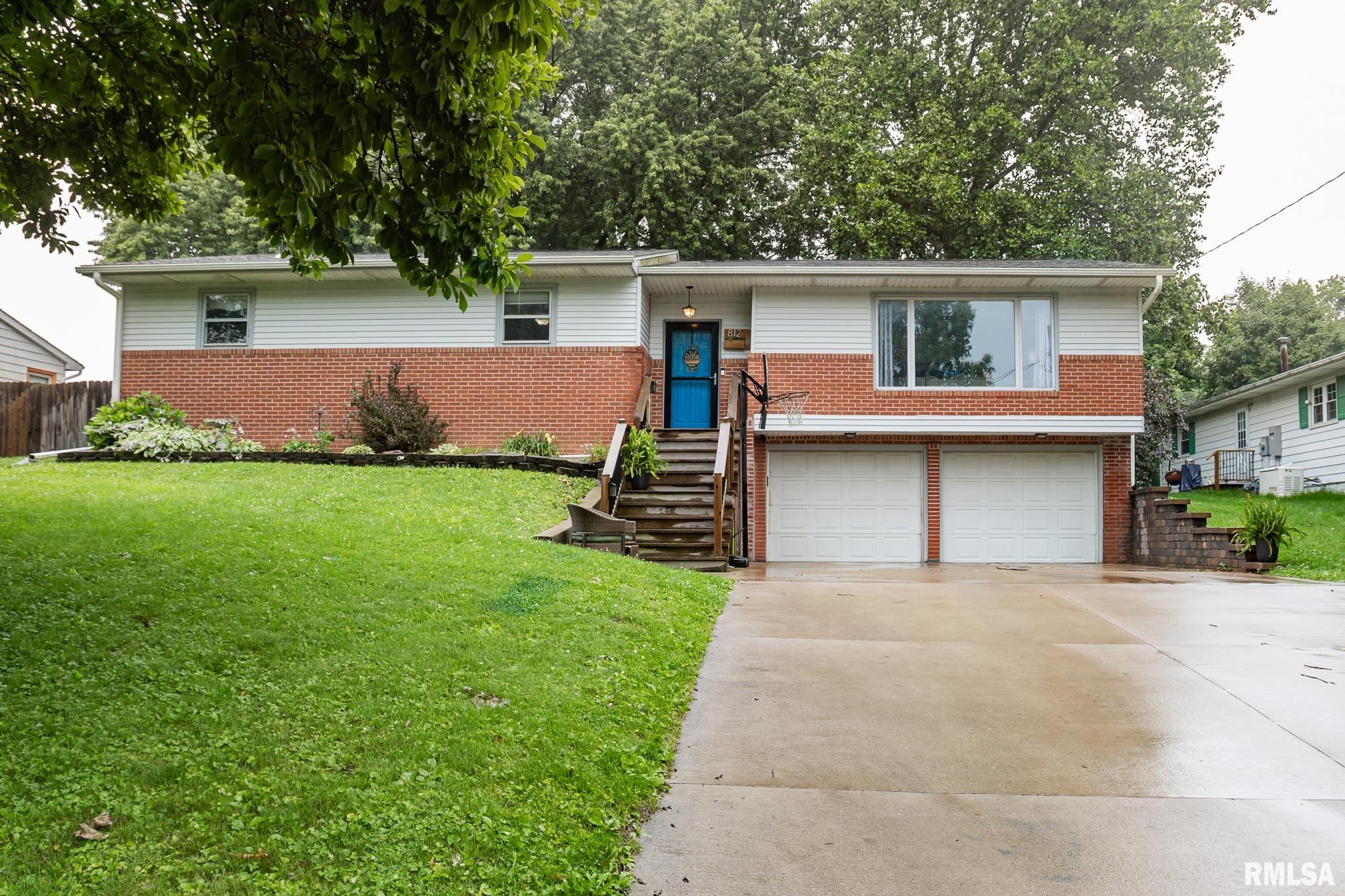 812 N 10TH Street Monmouth IL