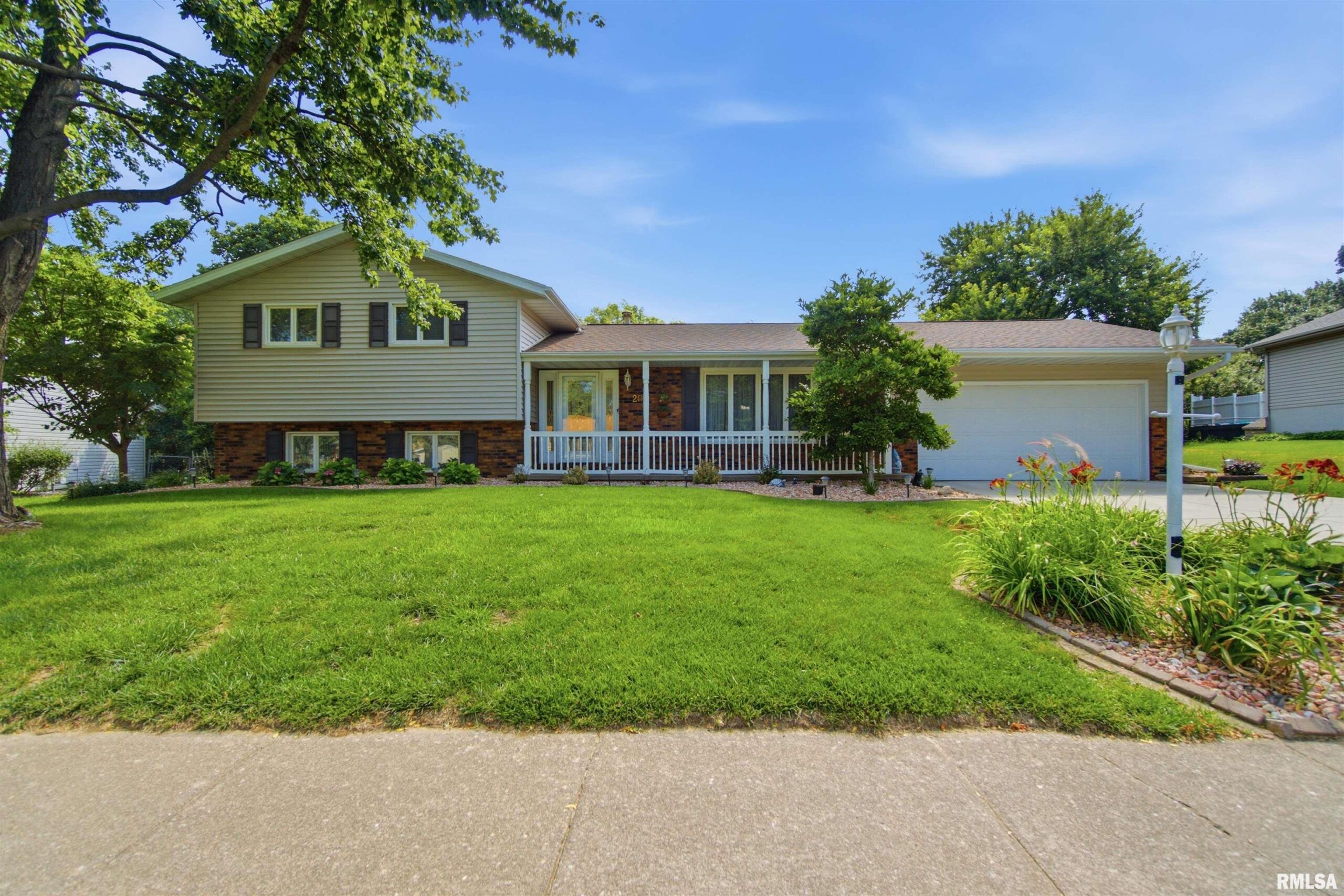 208 BARBARA Parkway Washington IL