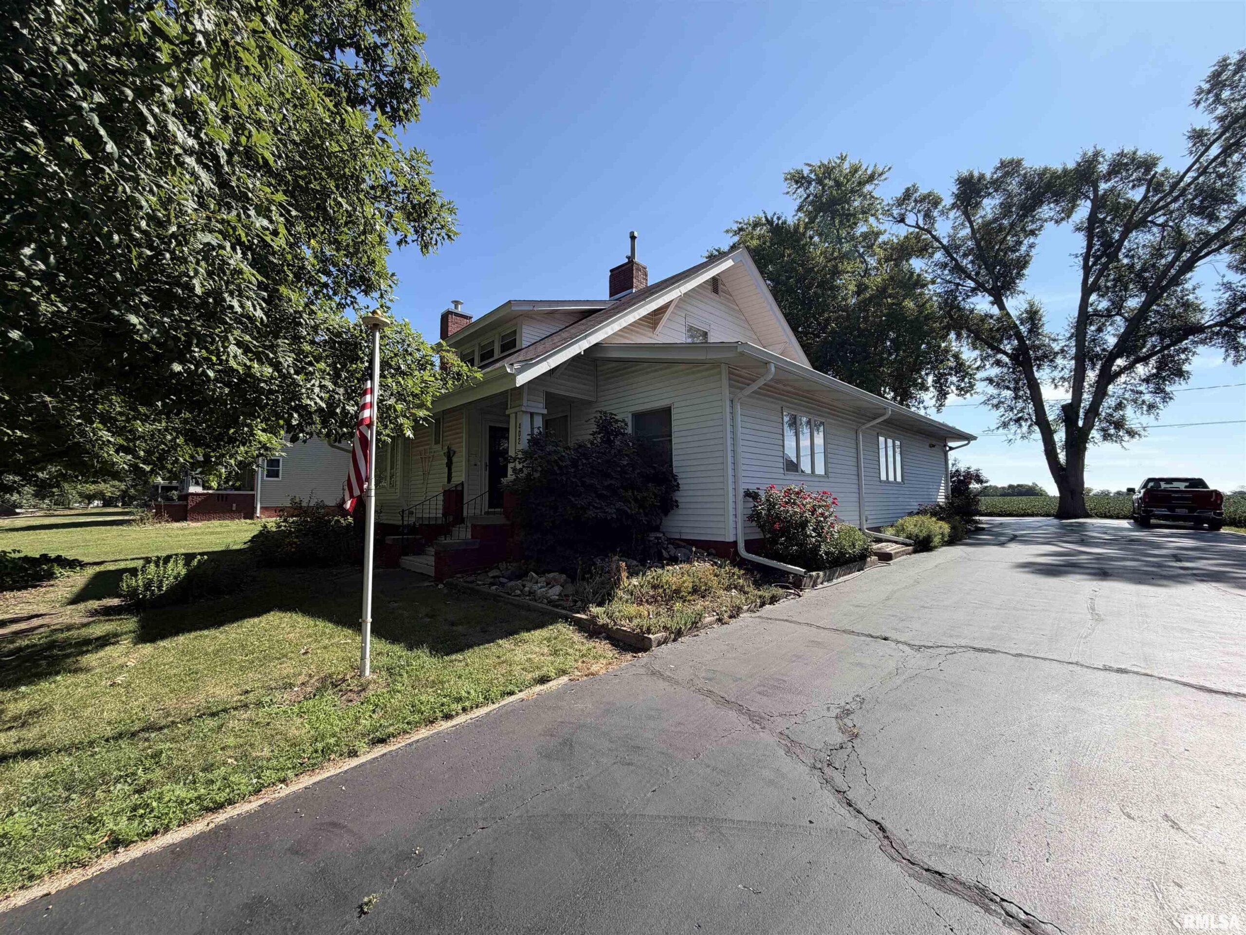 402 S MAIN Street Avon IL