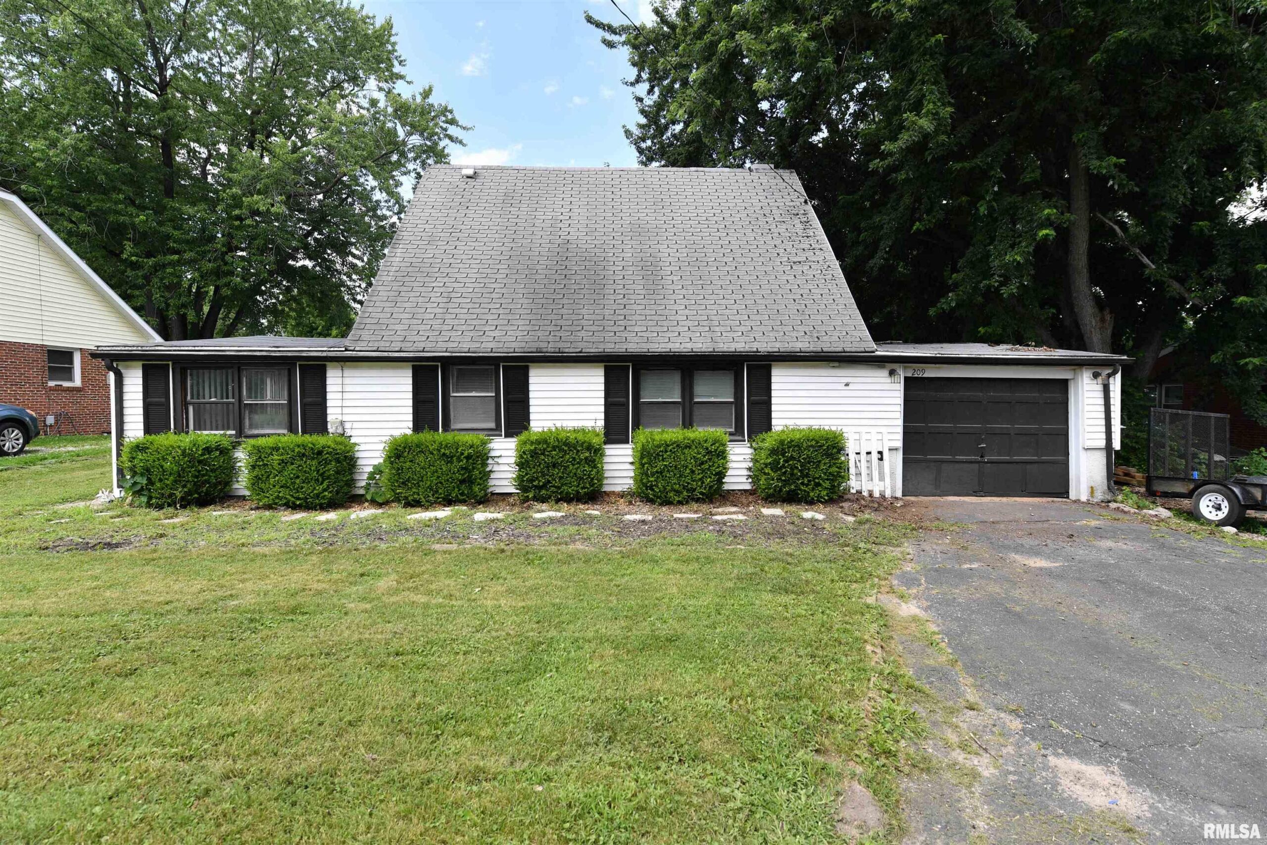 209 SCHLAG Lane East Peoria IL