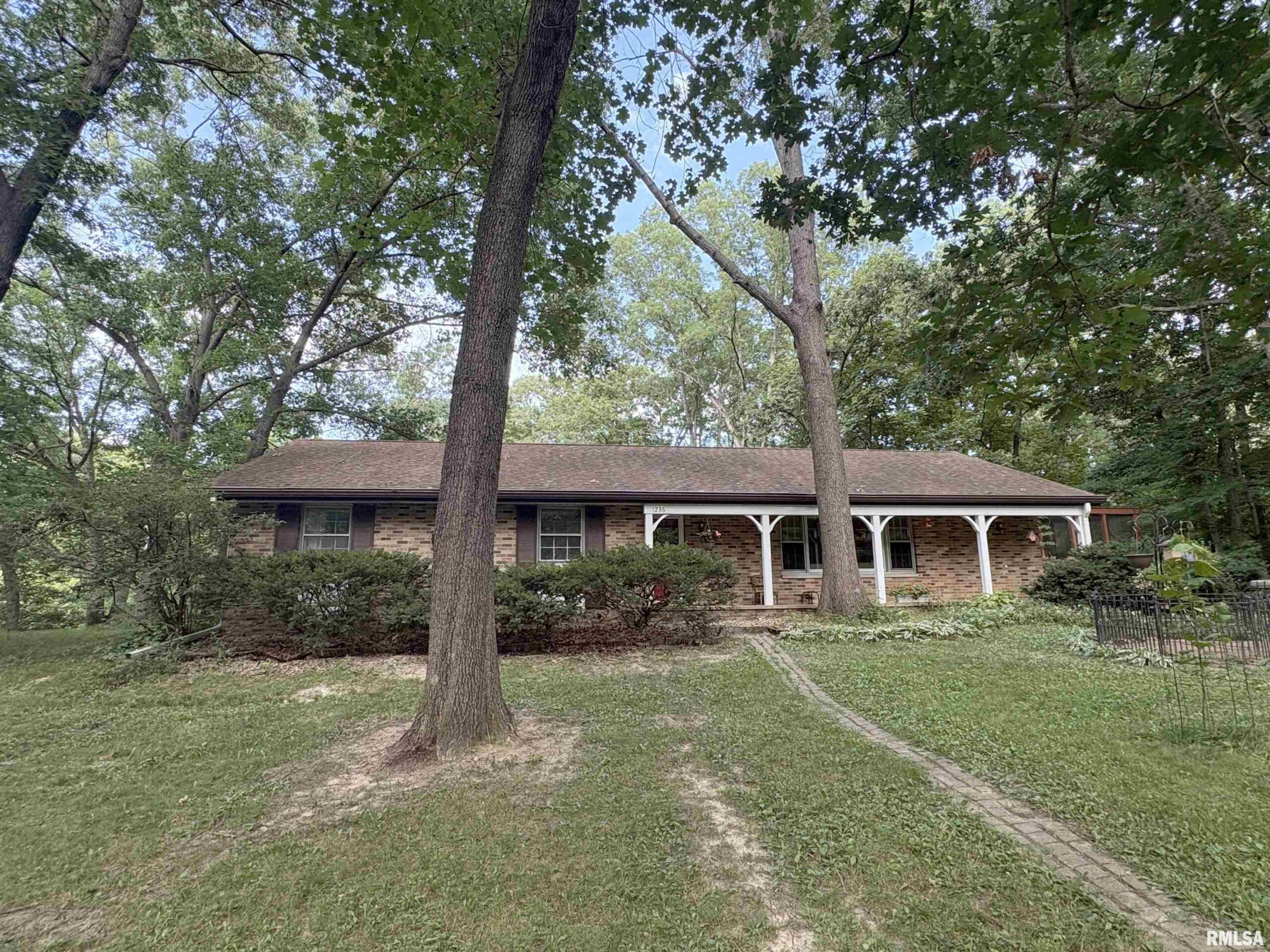 1236 N HICKORY Lane East Peoria IL