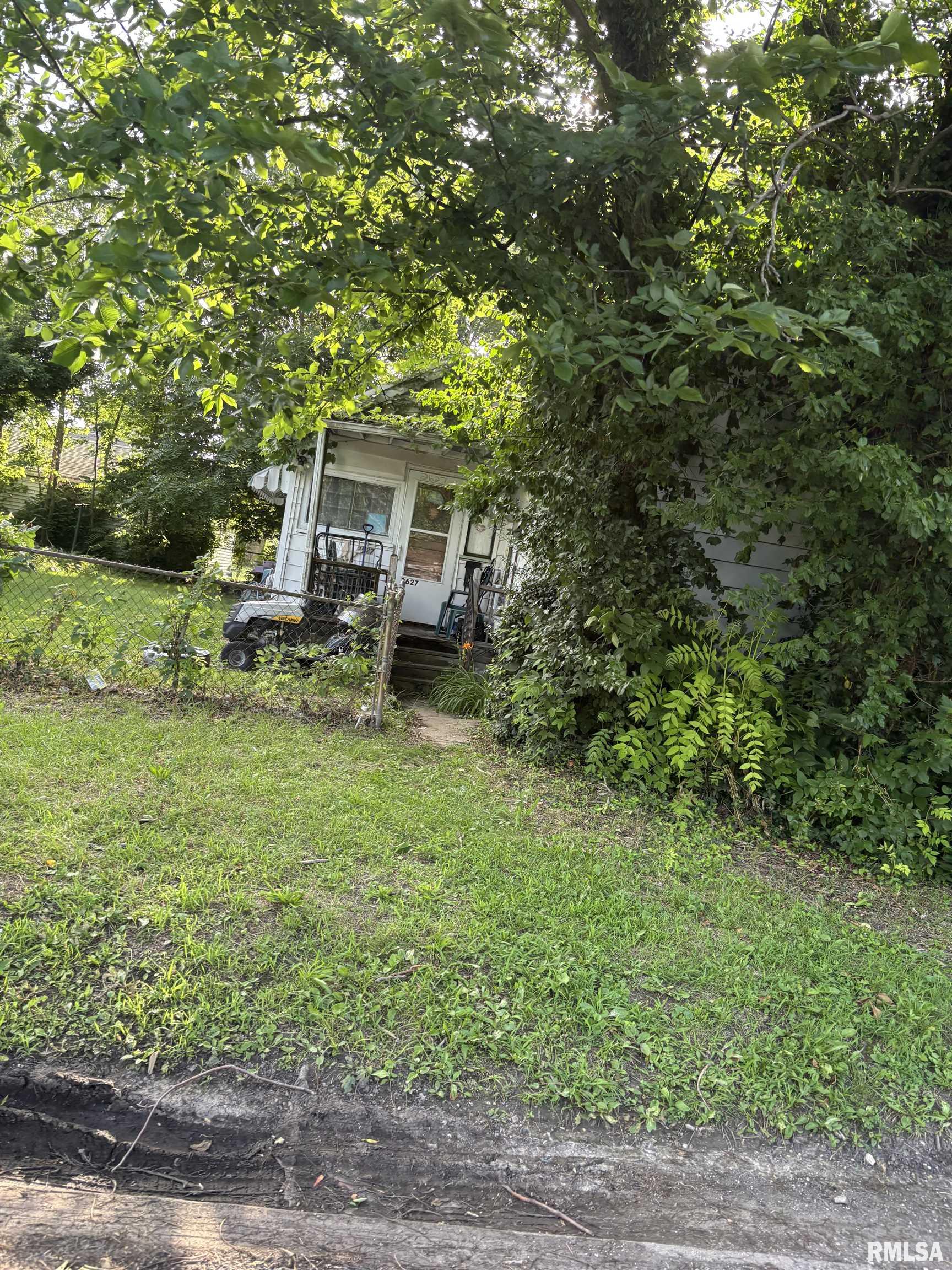 2627 N ELLIS Street Peoria IL