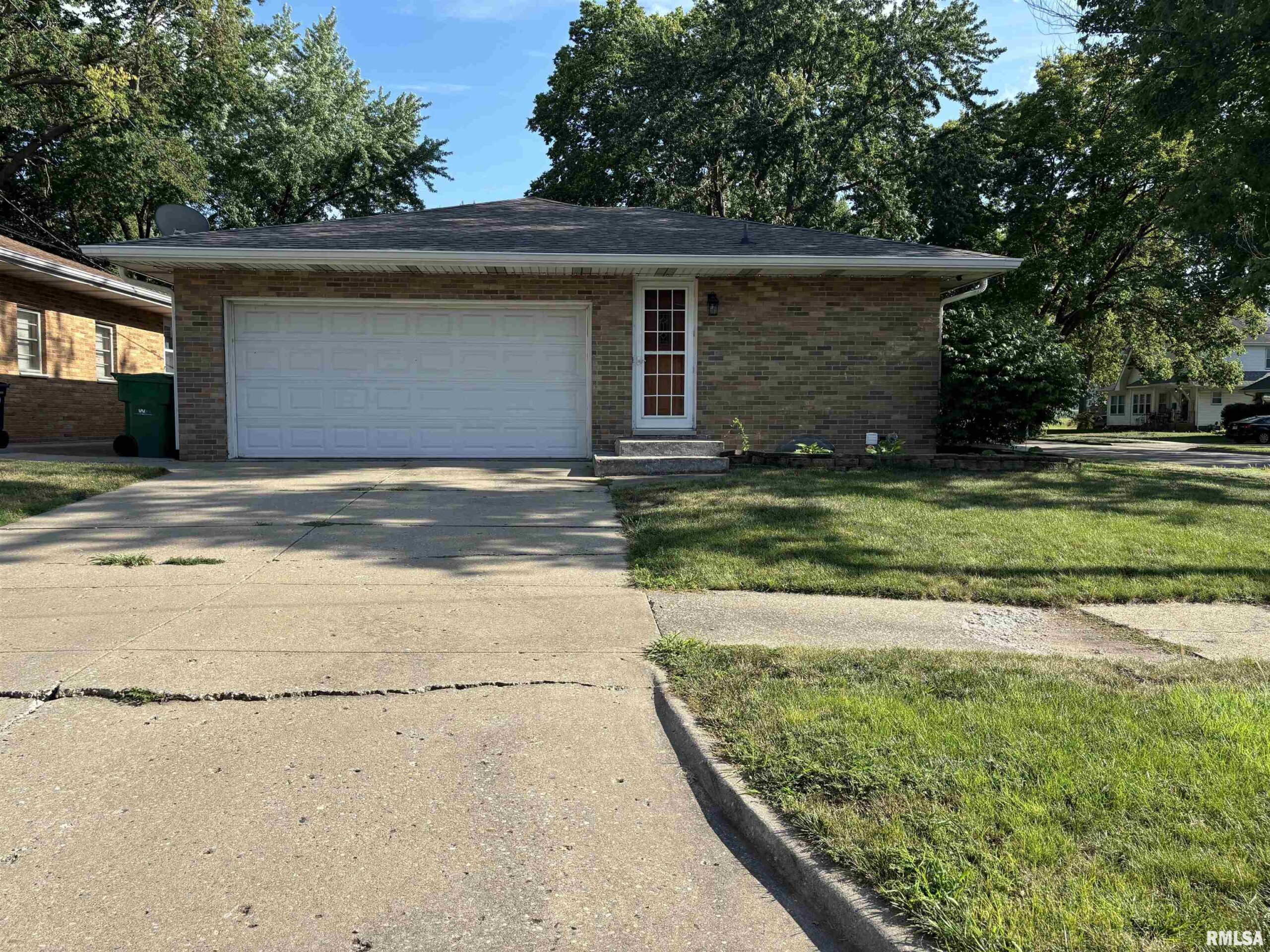 900 S 4TH Street Pekin IL