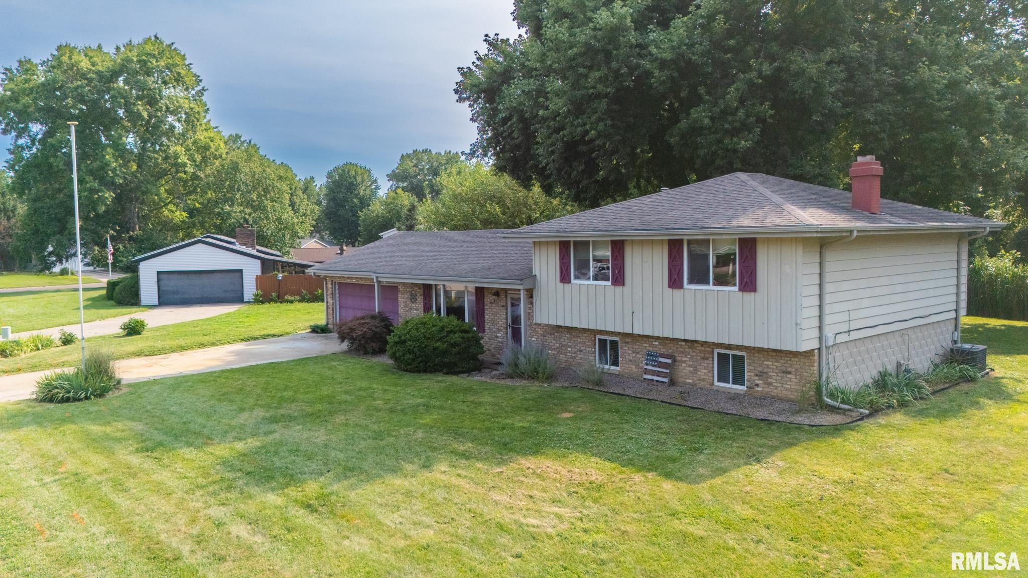 503 COUNTRY CLUB Drive Pekin IL