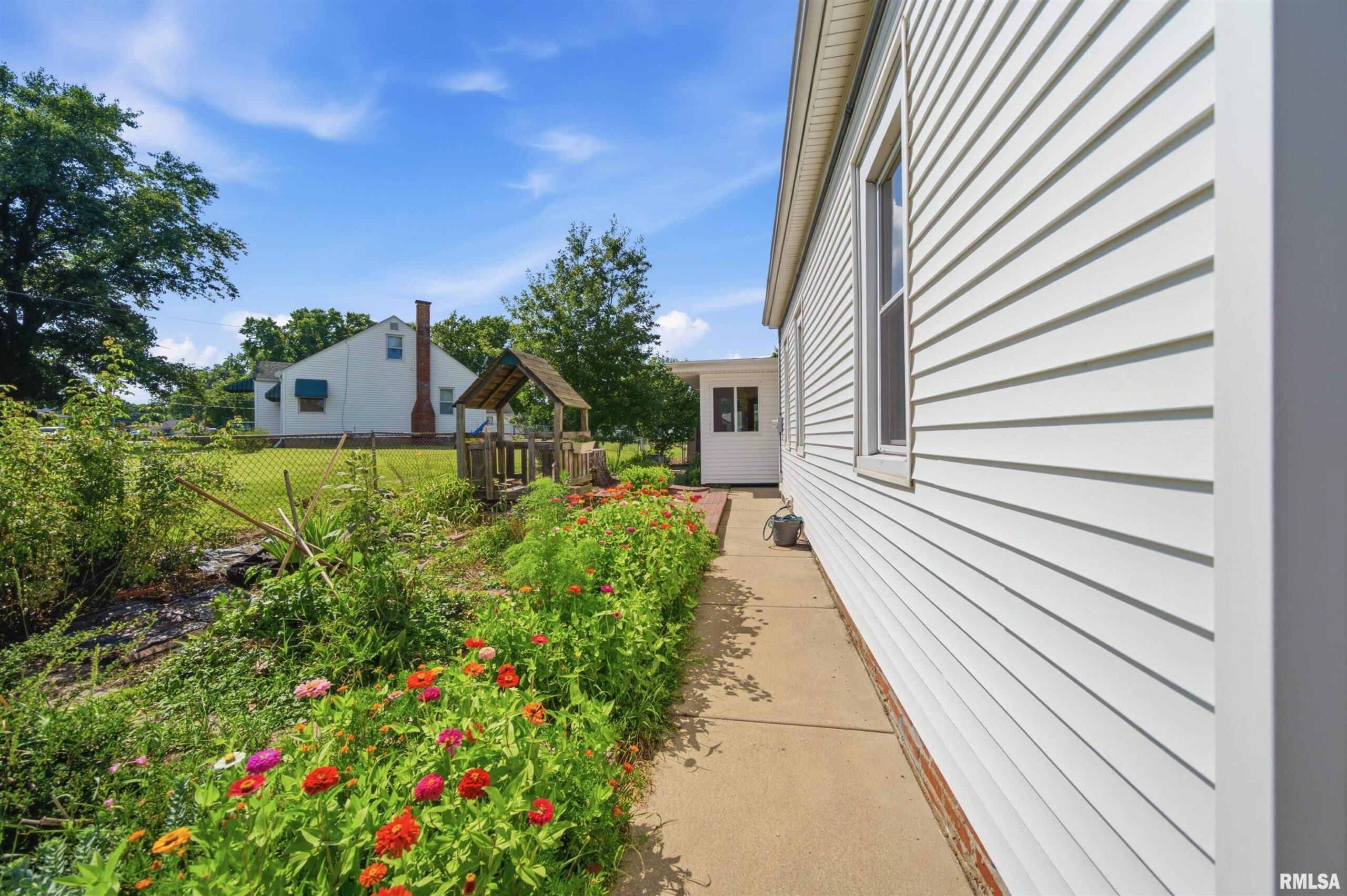 410 PEKIN Avenue East Peoria IL