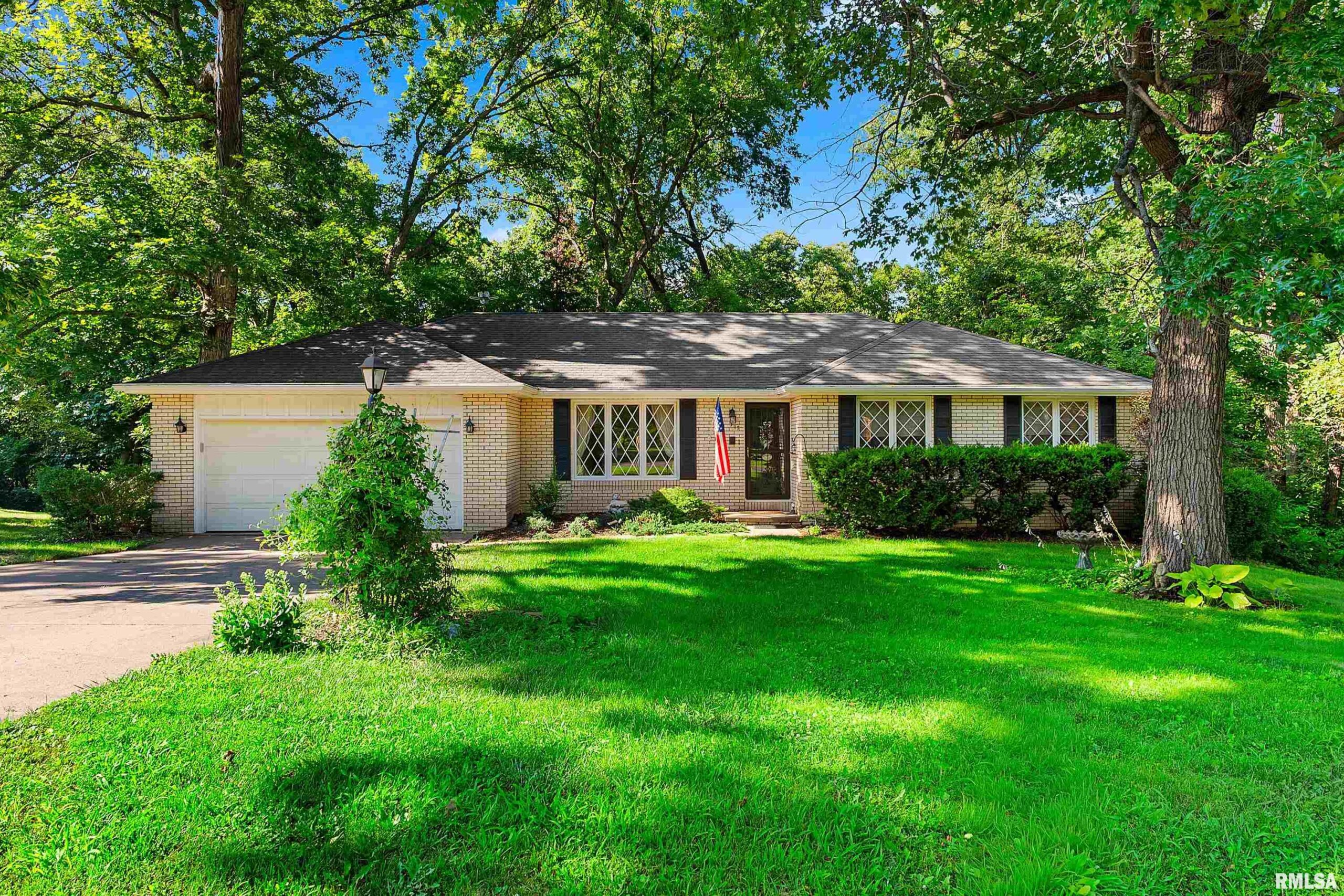 317 E SWORDS Drive Edelstein IL